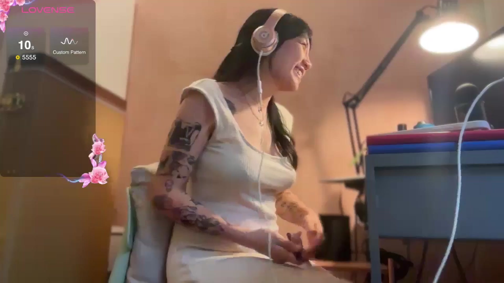 Gallery image thumbnail from luna_tsukiko's myfreecams stream on, 11/06/2024, 17:46 image 5 of 20
