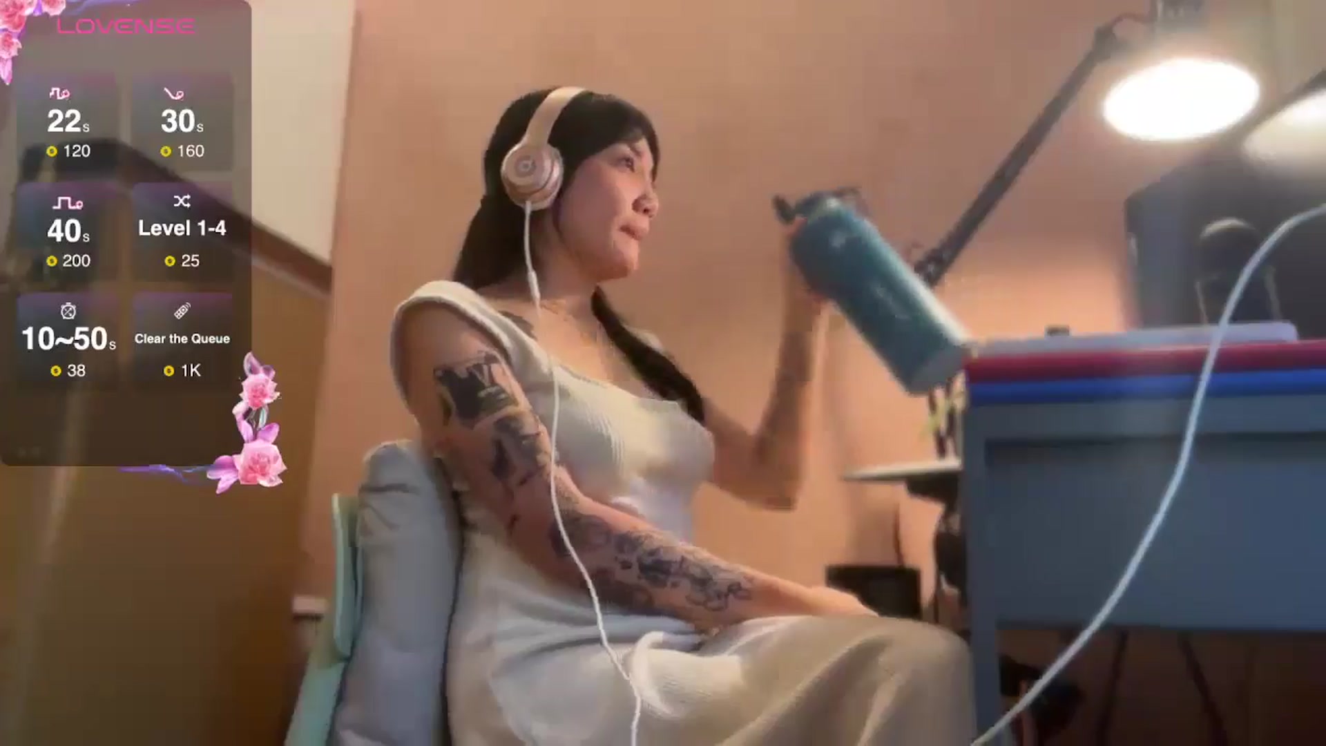 Gallery image thumbnail from luna_tsukiko's myfreecams stream on, 11/06/2024, 17:46 image 6 of 20