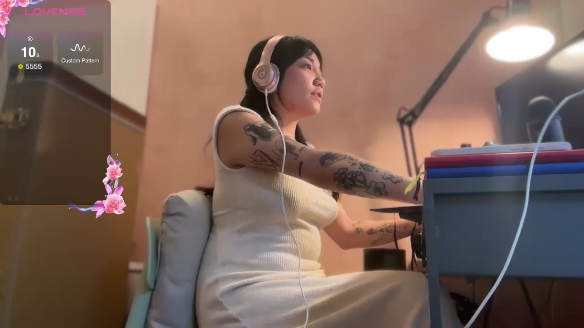 Gallery image thumbnail from luna_tsukiko's myfreecams stream on, 11/06/2024, 17:46 image 9 of 20