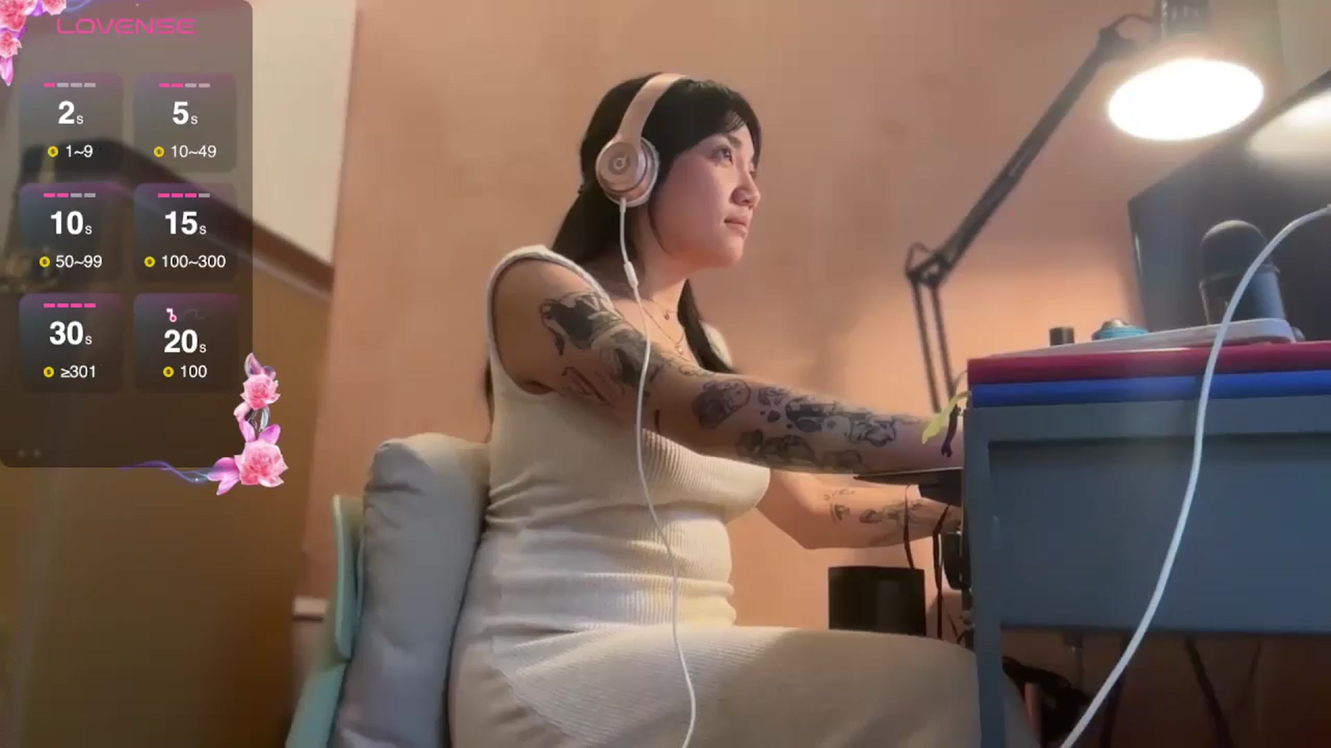 Gallery image thumbnail from luna_tsukiko's myfreecams stream on, 11/06/2024, 17:46 image 1 of 20