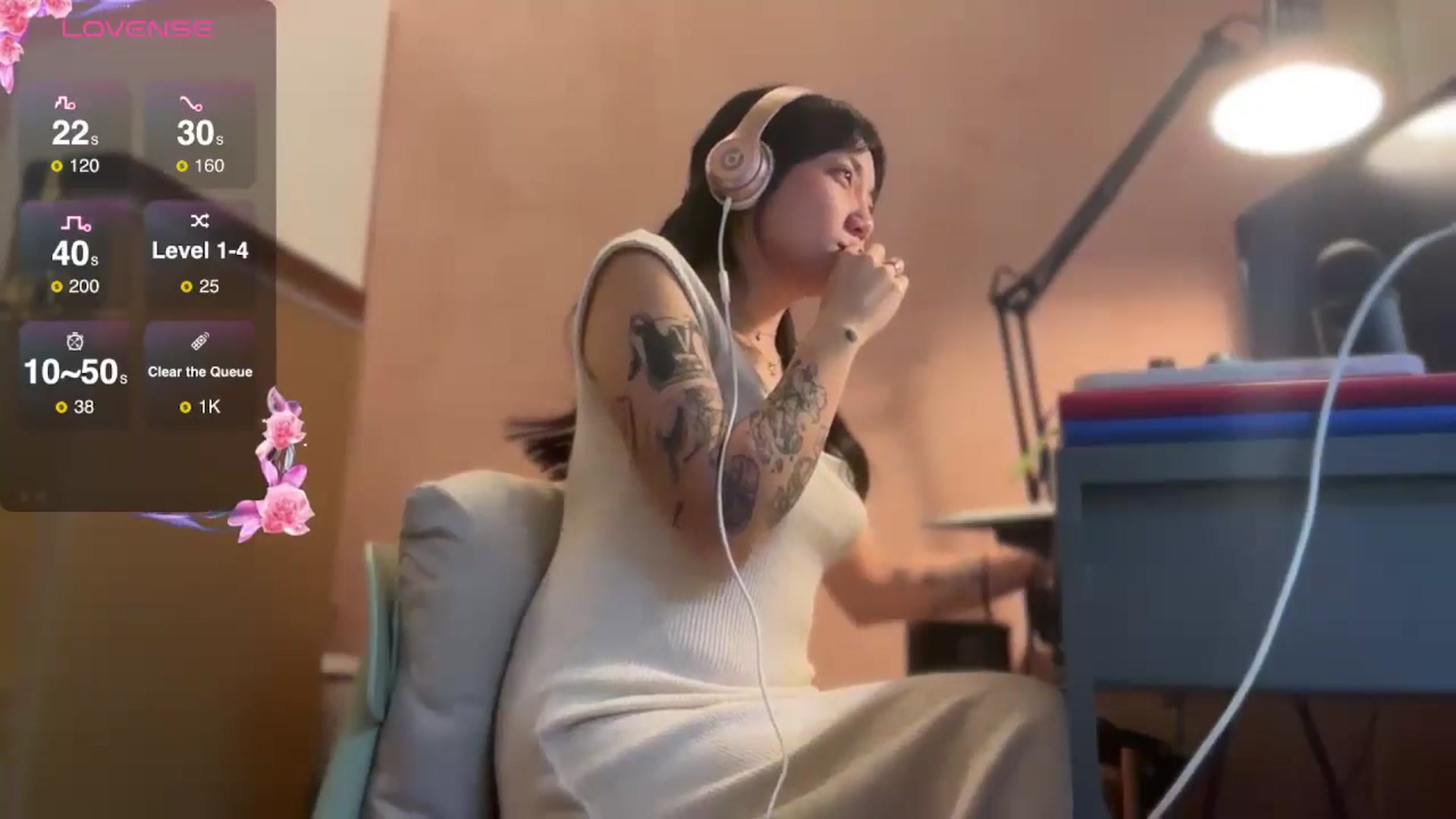 Gallery image thumbnail from luna_tsukiko's myfreecams stream on, 11/06/2024, 17:46 image 7 of 20