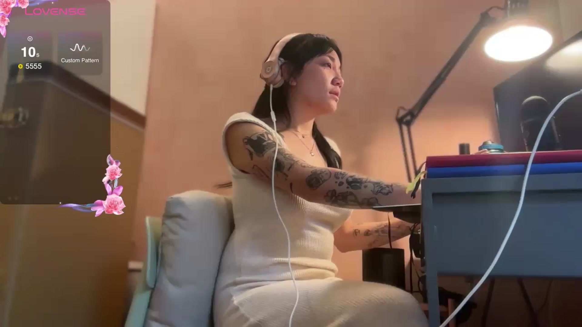 Gallery image thumbnail from luna_tsukiko's myfreecams stream on, 11/06/2024, 18:26 image 3 of 20