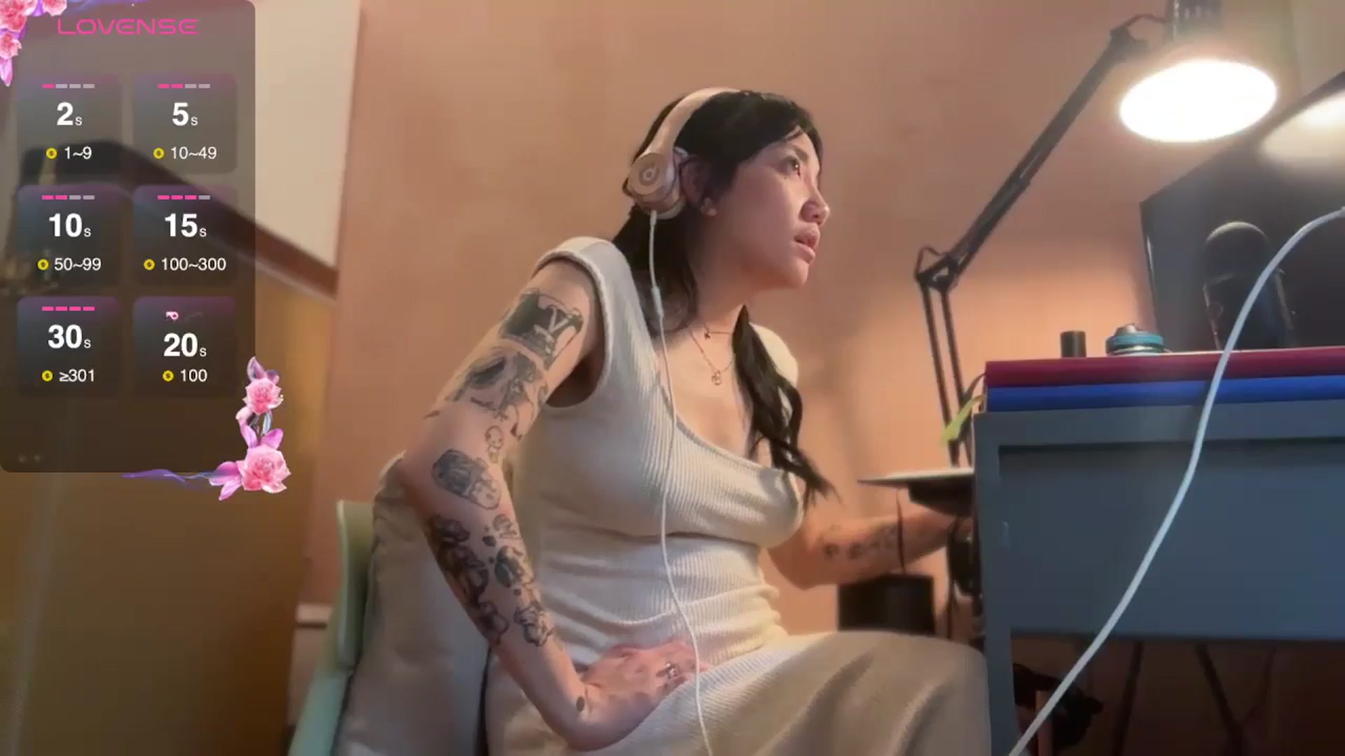 Gallery image thumbnail from luna_tsukiko's myfreecams stream on, 11/06/2024, 18:26 image 20 of 20