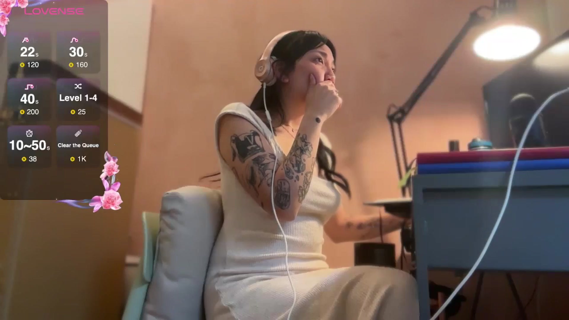 Gallery image thumbnail from luna_tsukiko's myfreecams stream on, 11/06/2024, 18:26 image 16 of 20