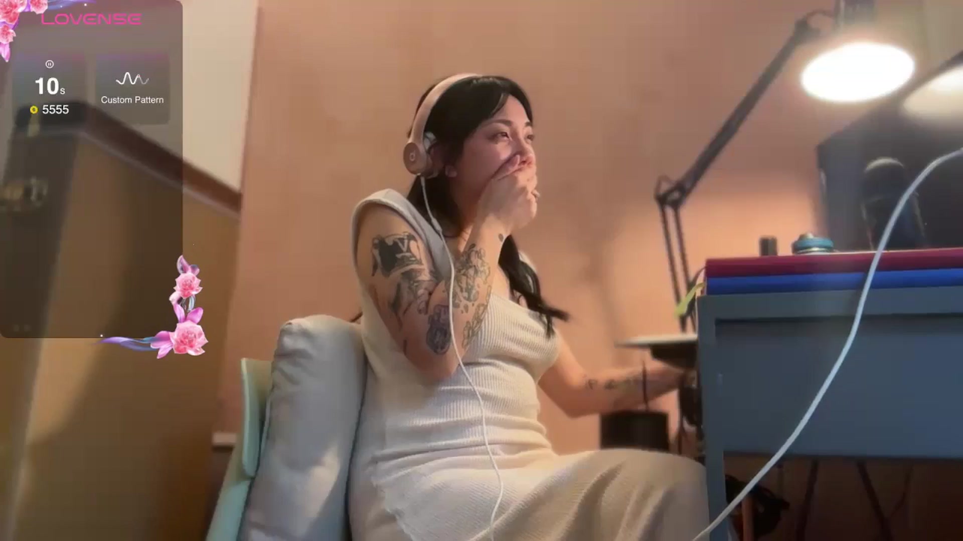 Gallery image thumbnail from luna_tsukiko's myfreecams stream on, 11/06/2024, 18:26 image 18 of 20