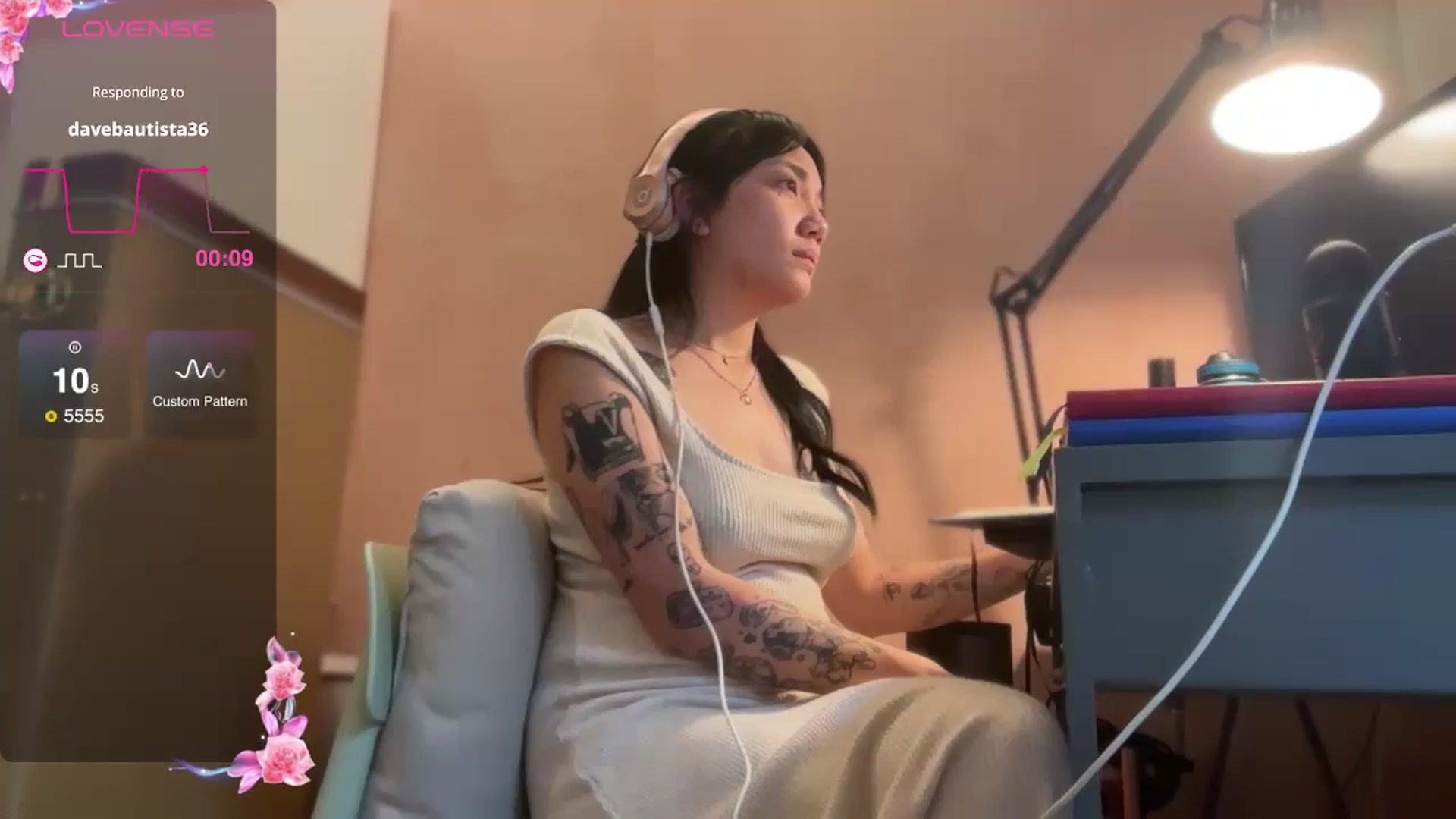 Gallery image thumbnail from luna_tsukiko's myfreecams stream on, 11/06/2024, 18:26 image 12 of 20
