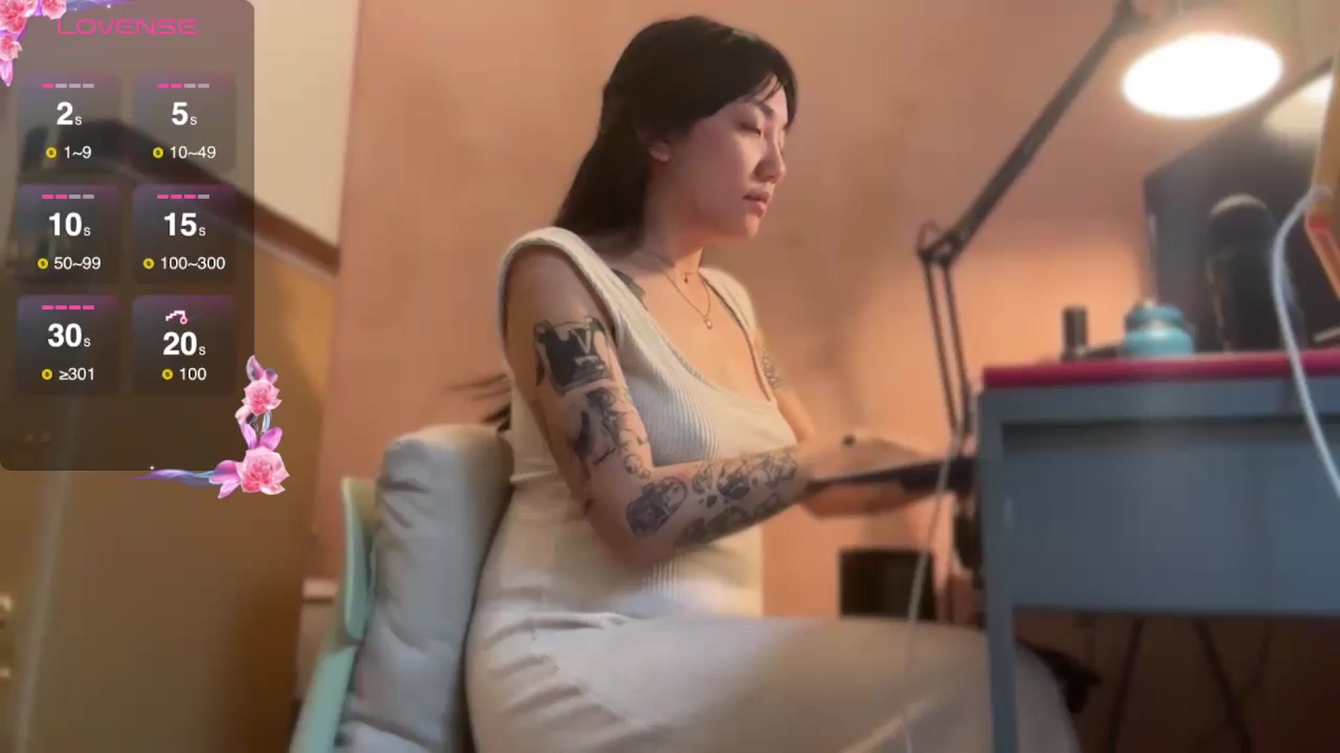 Gallery image thumbnail from luna_tsukiko's myfreecams stream on, 11/06/2024, 19:22 image 2 of 20