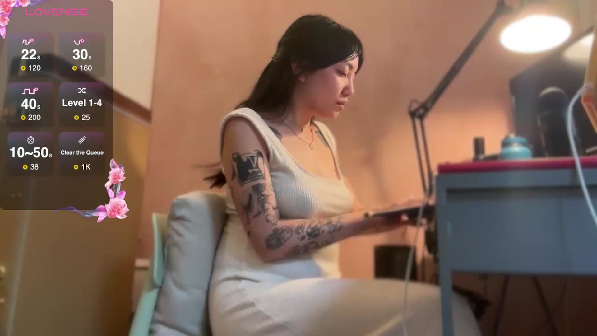 Gallery image thumbnail from luna_tsukiko's myfreecams stream on, 11/06/2024, 19:22 image 16 of 20
