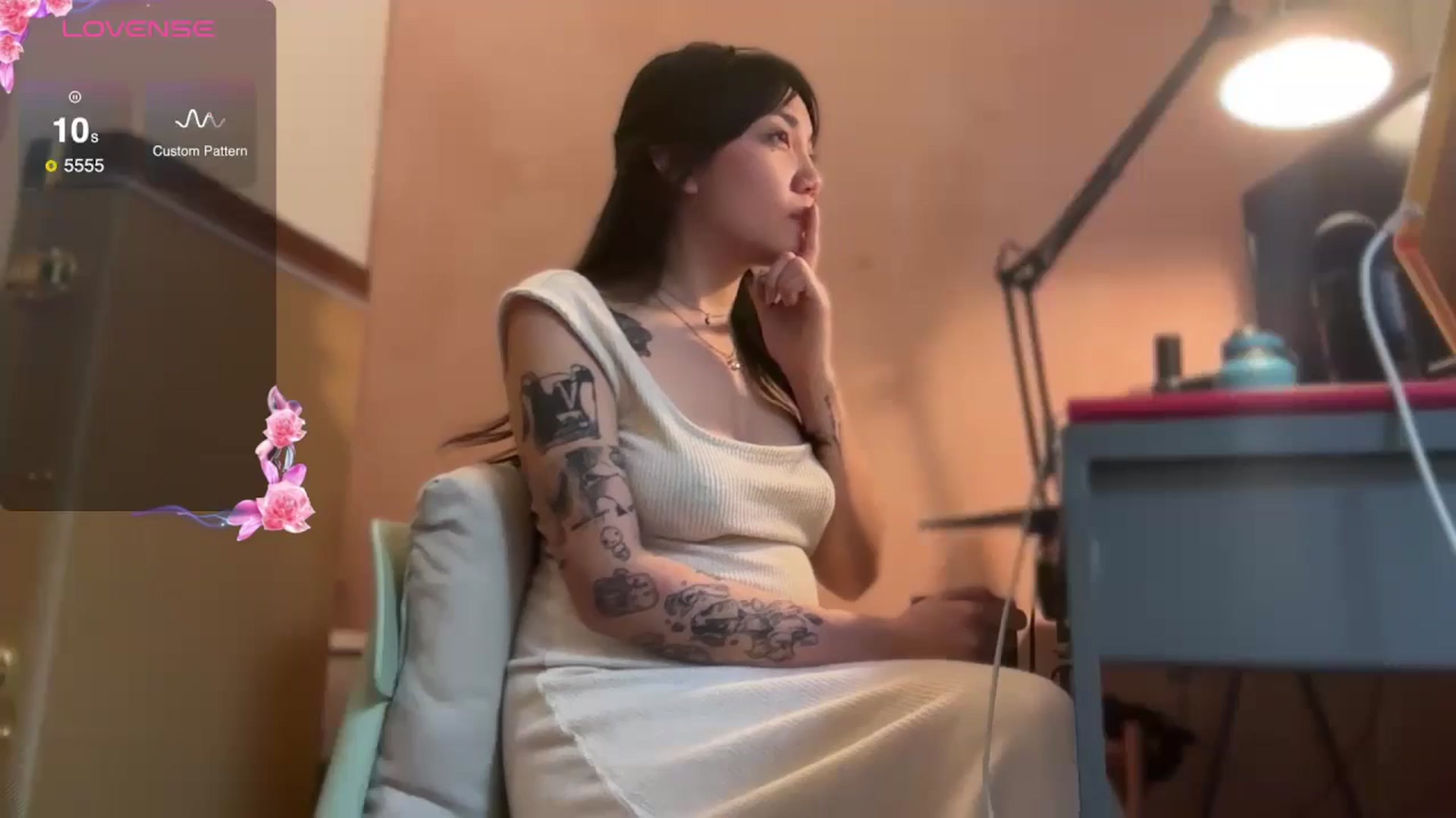 Gallery image thumbnail from luna_tsukiko's myfreecams stream on, 11/06/2024, 19:43 image 1 of 20