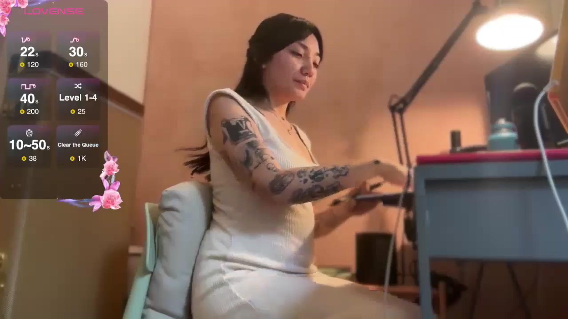 Gallery image thumbnail from luna_tsukiko's myfreecams stream on, 11/06/2024, 19:43 image 16 of 20