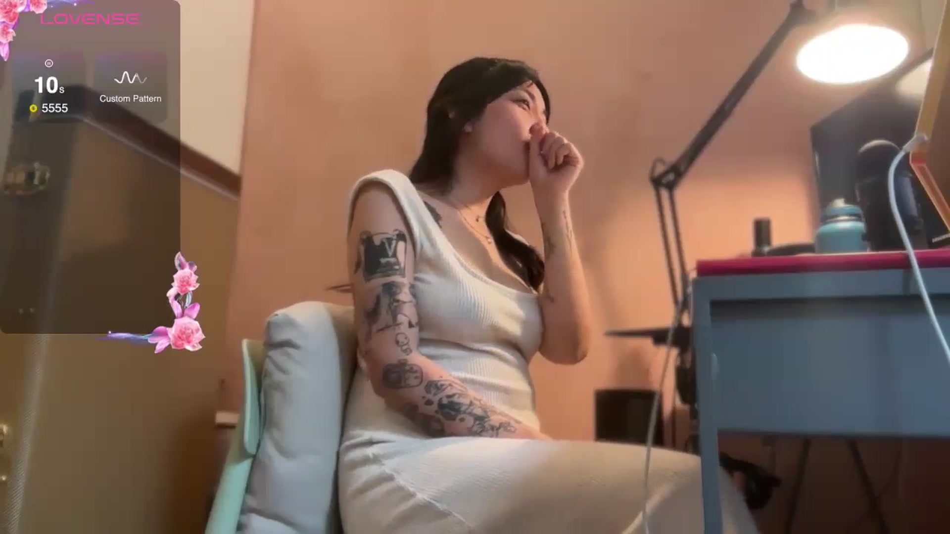 Gallery image thumbnail from luna_tsukiko's myfreecams stream on, 11/06/2024, 19:43 image 7 of 20