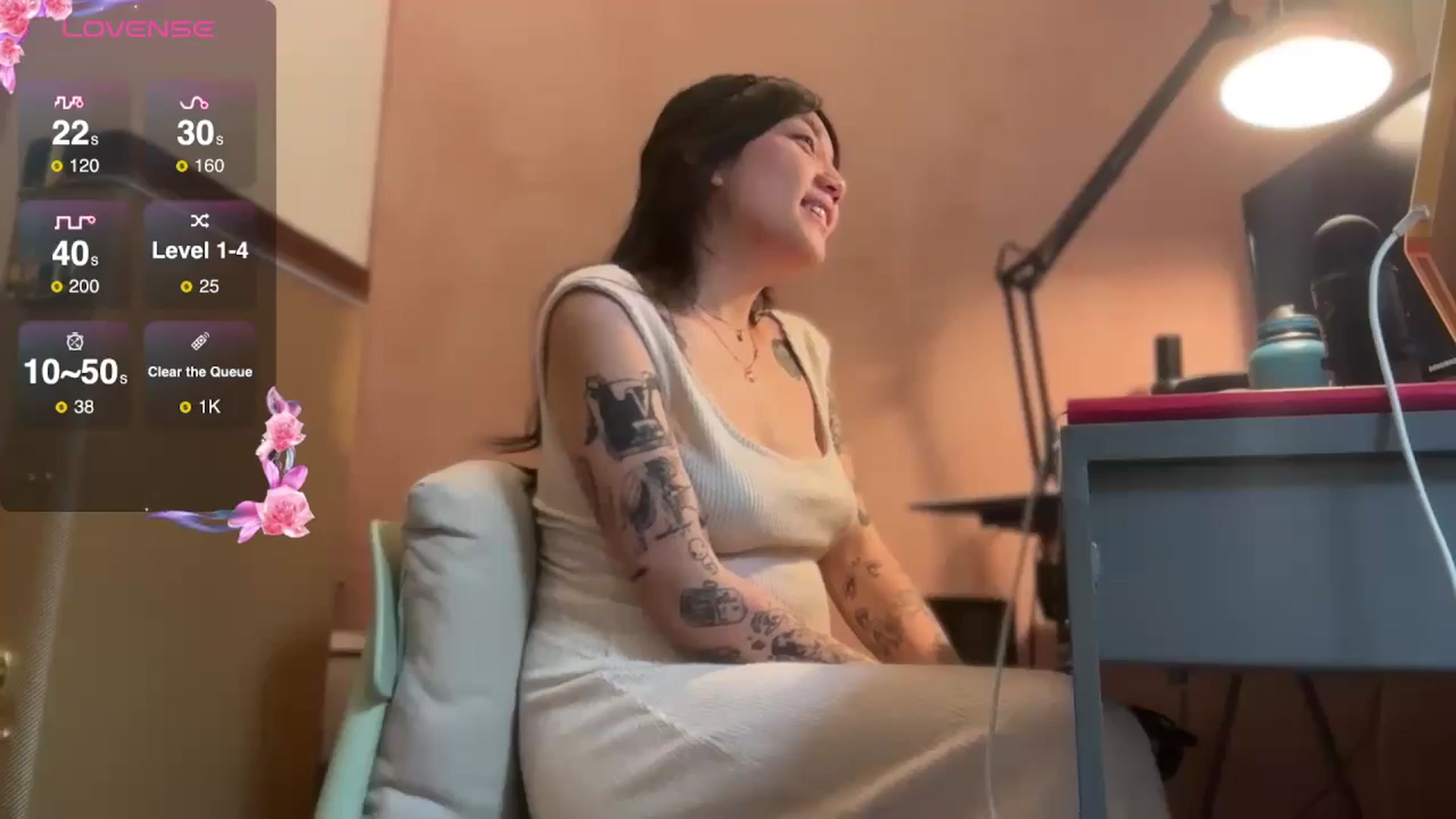 Gallery image thumbnail from luna_tsukiko's myfreecams stream on, 11/06/2024, 19:43 image 18 of 20