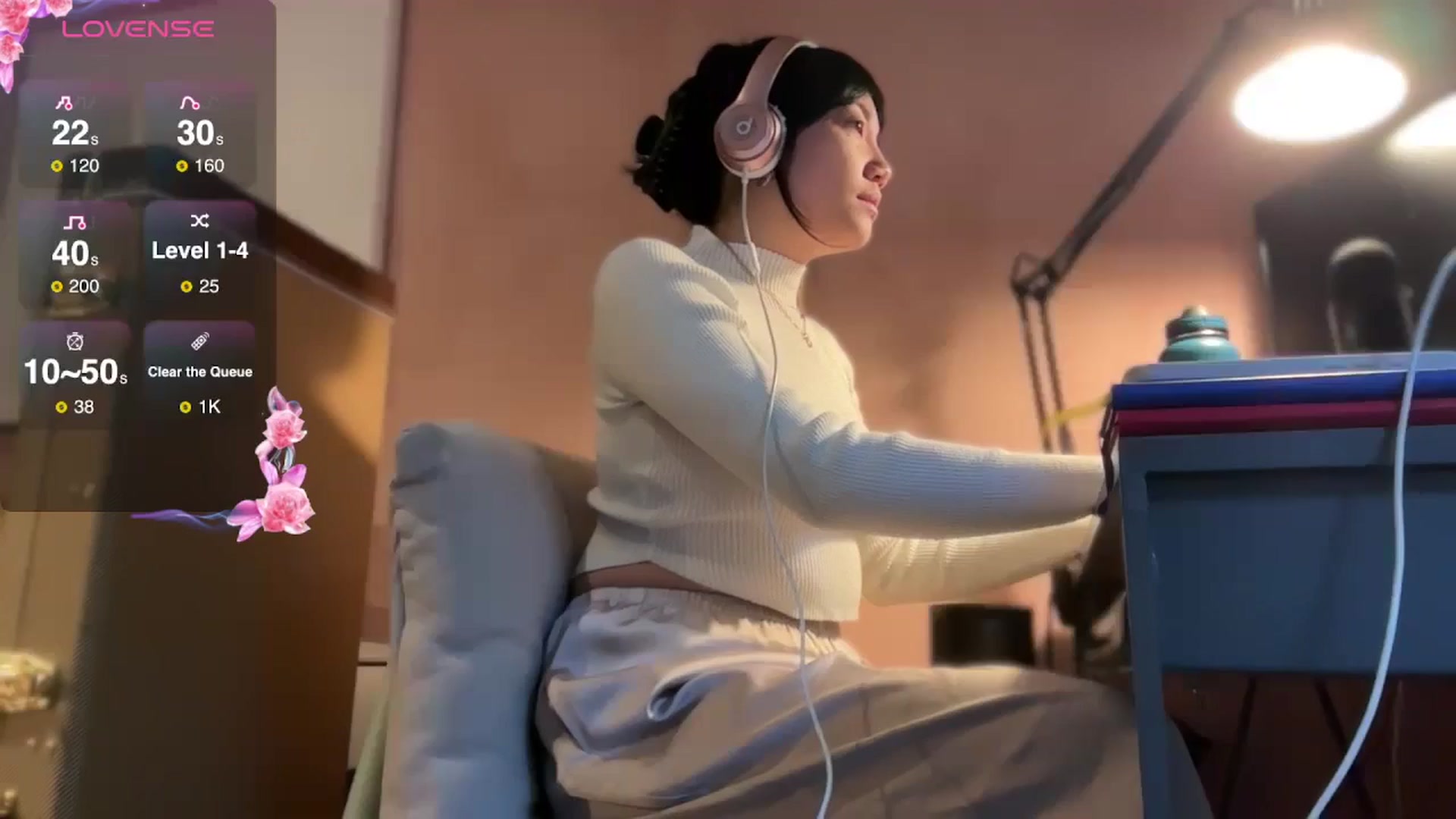 Gallery image thumbnail from luna_tsukiko's myfreecams stream on, 11/12/2024, 16:29 image 1 of 20