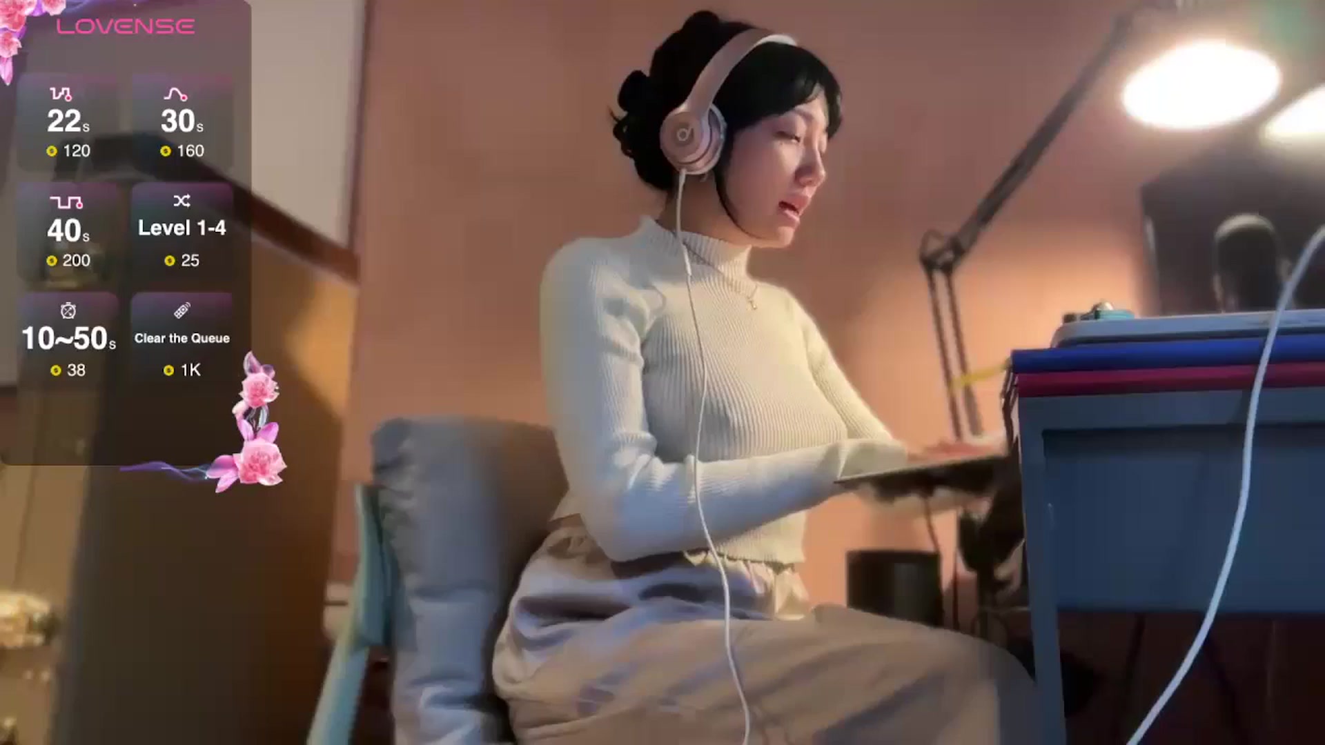 Gallery image thumbnail from luna_tsukiko's myfreecams stream on, 11/12/2024, 16:29 image 19 of 20