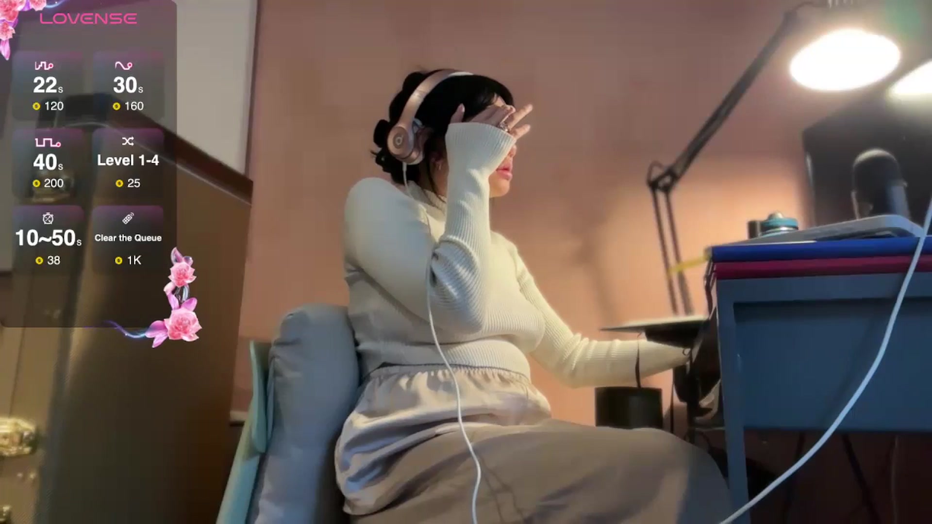 Gallery image thumbnail from luna_tsukiko's myfreecams stream on, 11/12/2024, 17:31 image 8 of 20