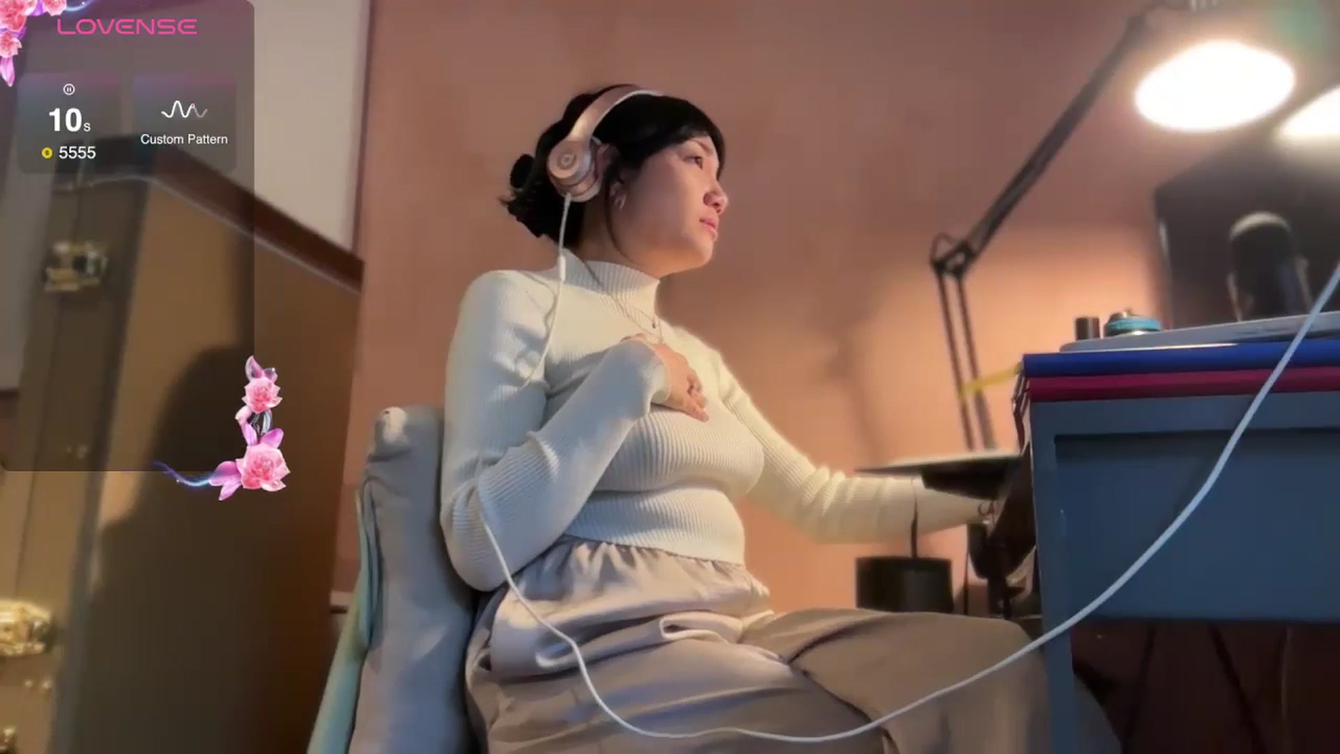 Gallery image thumbnail from luna_tsukiko's myfreecams stream on, 11/12/2024, 17:31 image 16 of 20
