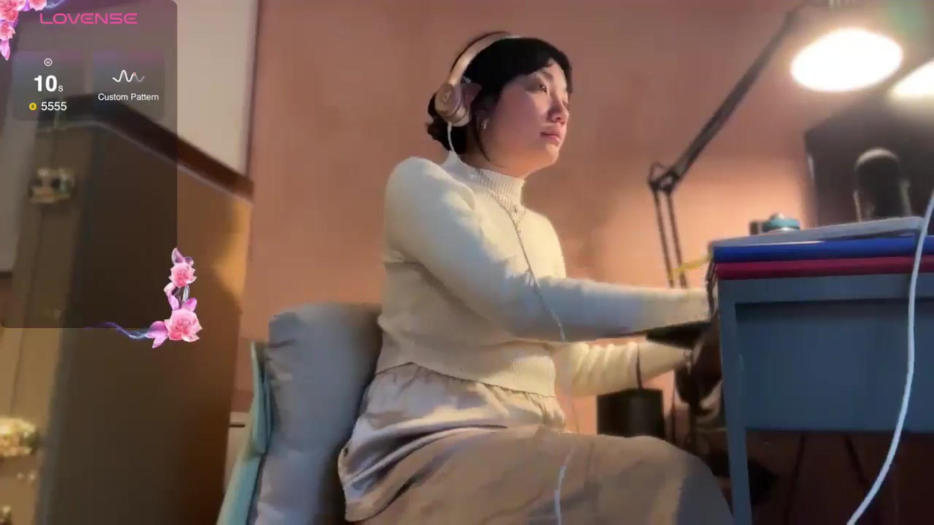 Gallery image thumbnail from luna_tsukiko's myfreecams stream on, 11/12/2024, 17:31 image 12 of 20