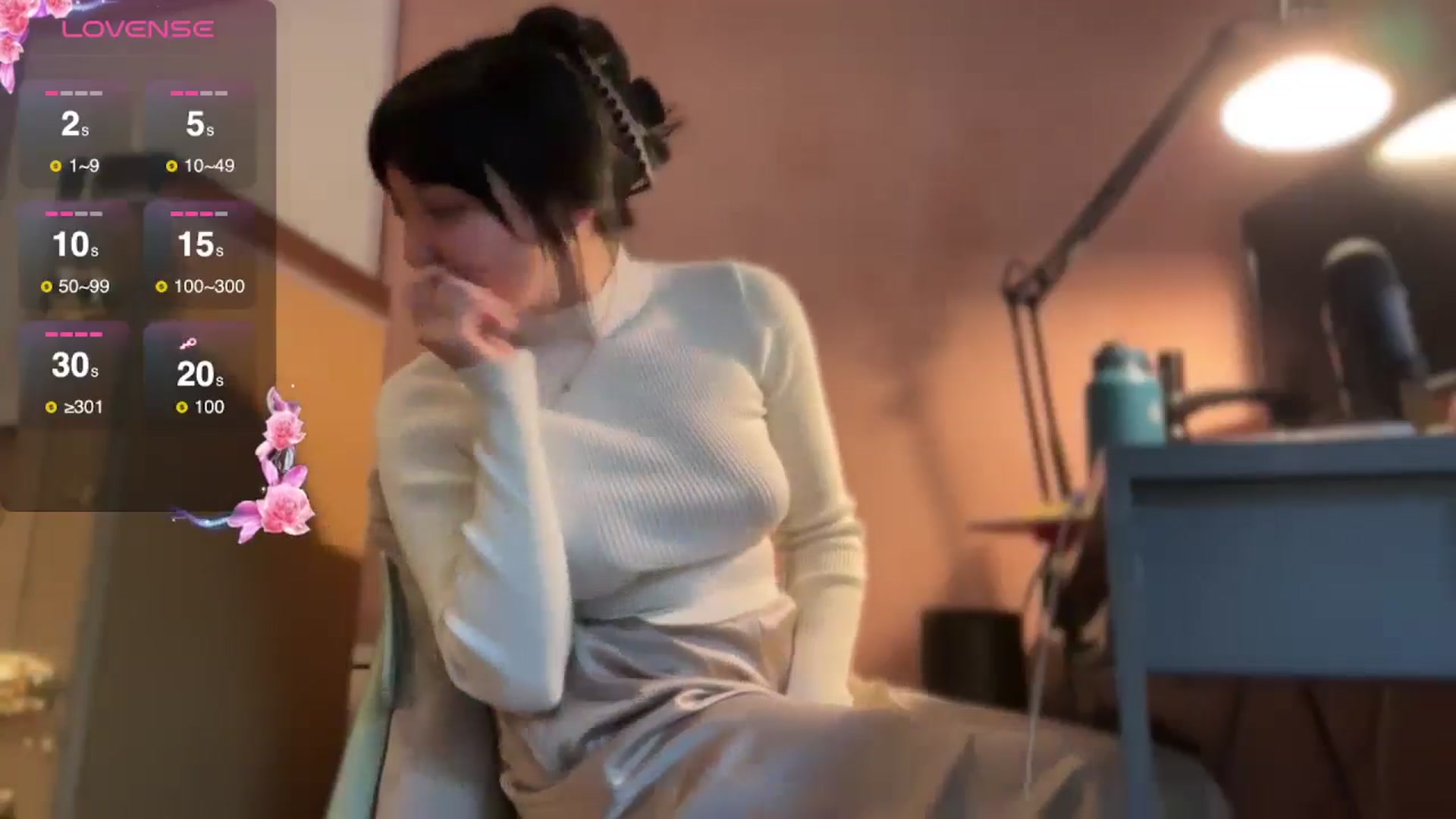 Gallery image thumbnail from luna_tsukiko's myfreecams stream on, 11/12/2024, 19:24 image 8 of 20