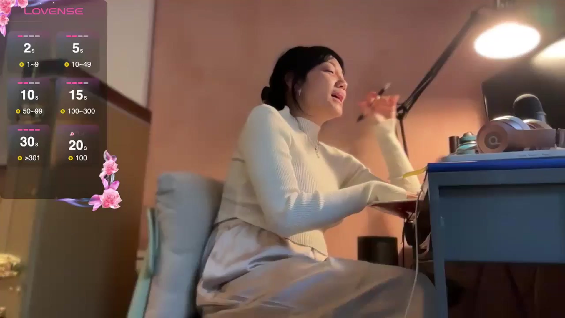 Gallery image thumbnail from luna_tsukiko's myfreecams stream on, 11/12/2024, 19:24 image 5 of 20