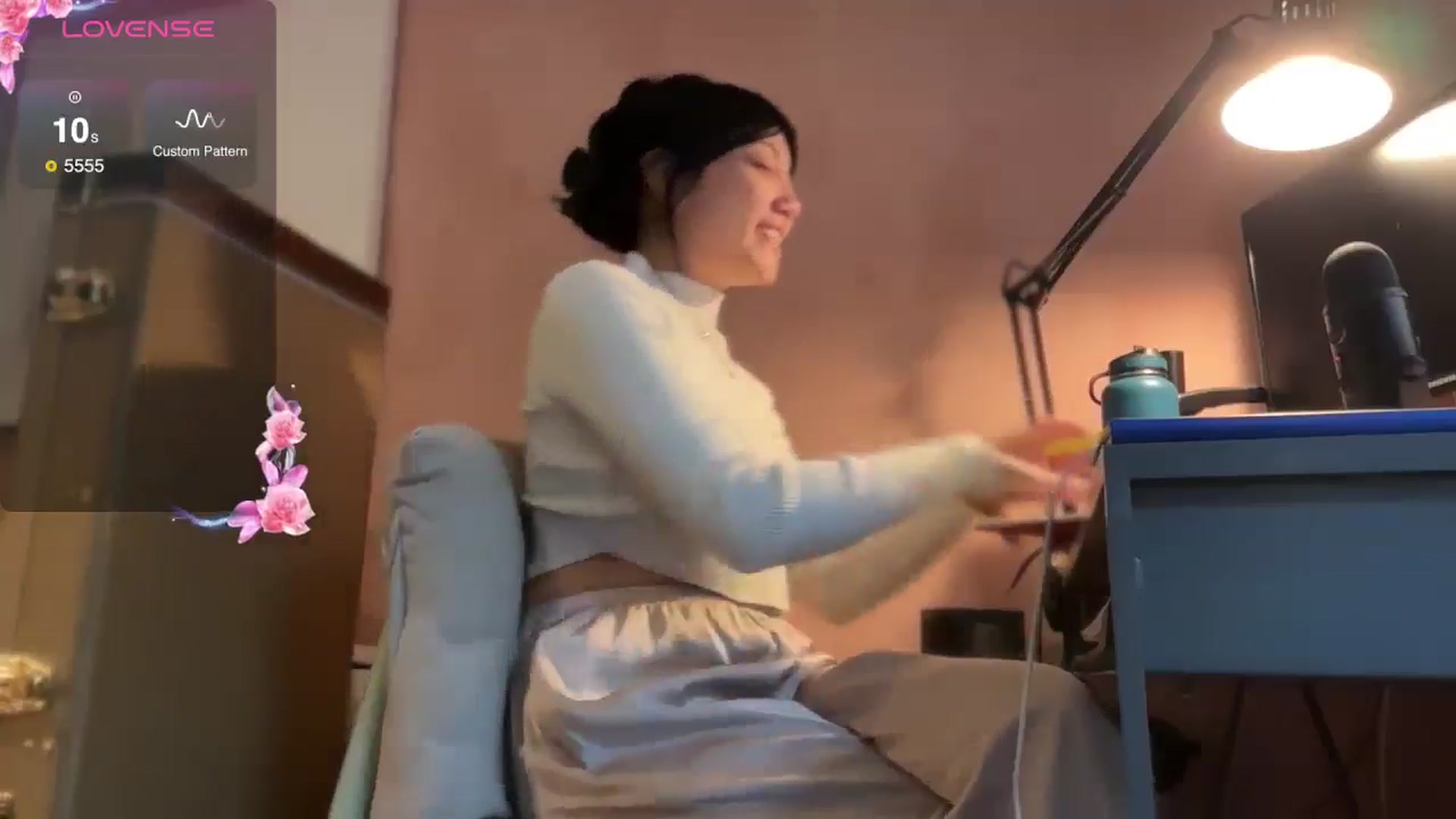 Gallery image thumbnail from luna_tsukiko's myfreecams stream on, 11/12/2024, 19:24 image 13 of 20