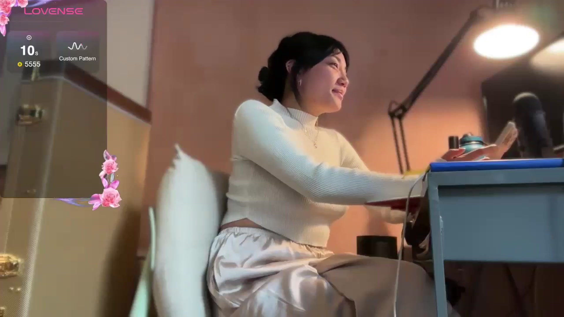 Gallery image thumbnail from luna_tsukiko's myfreecams stream on, 11/12/2024, 20:24 image 18 of 20