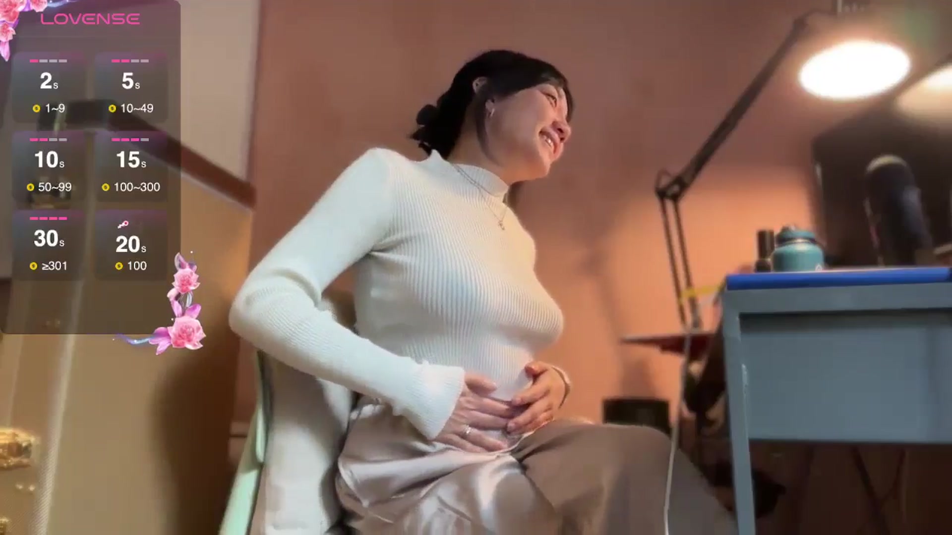 Gallery image thumbnail from luna_tsukiko's myfreecams stream on, 11/12/2024, 20:24 image 14 of 20