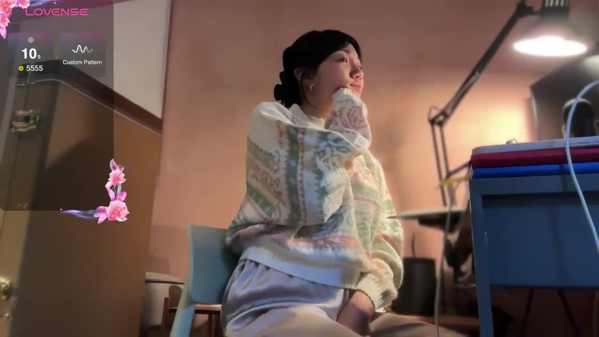 Gallery image thumbnail from luna_tsukiko's myfreecams stream on, 11/13/2024, 14:40 image 13 of 20