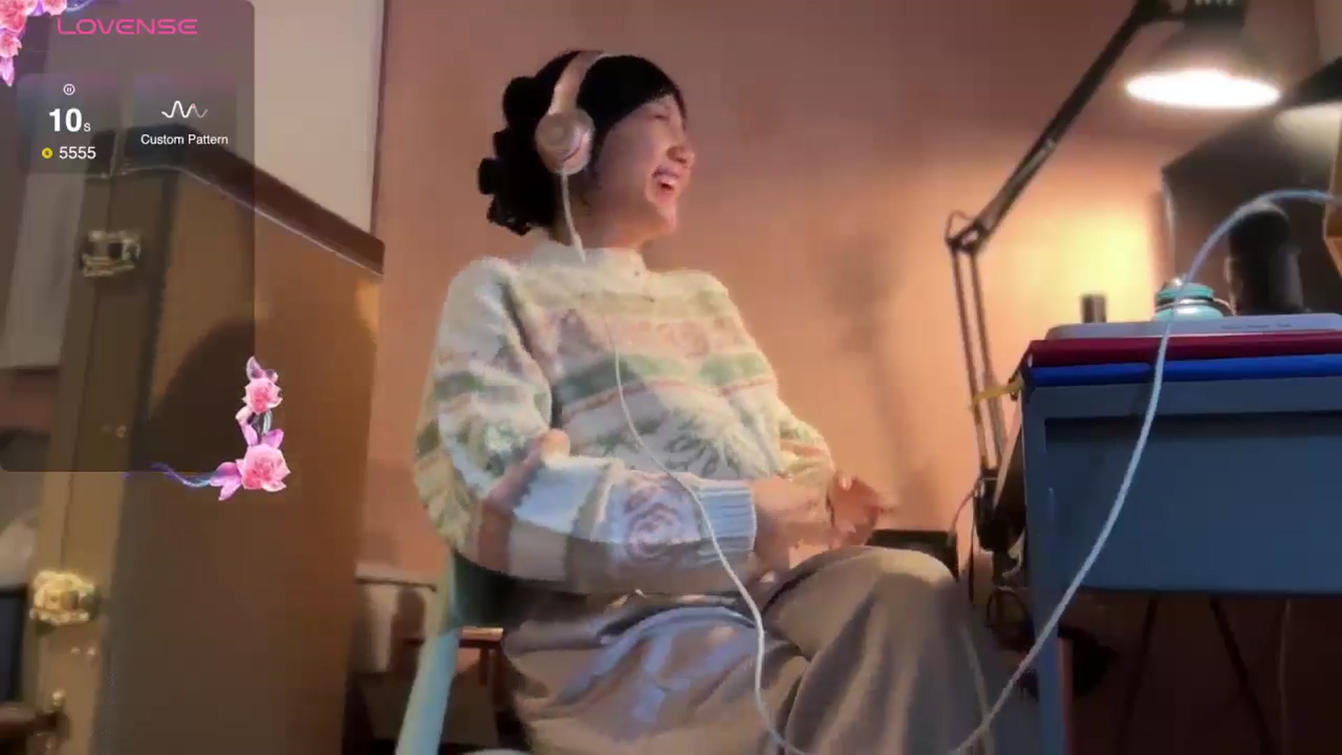 Gallery image thumbnail from luna_tsukiko's myfreecams stream on, 11/13/2024, 16:20 image 18 of 20