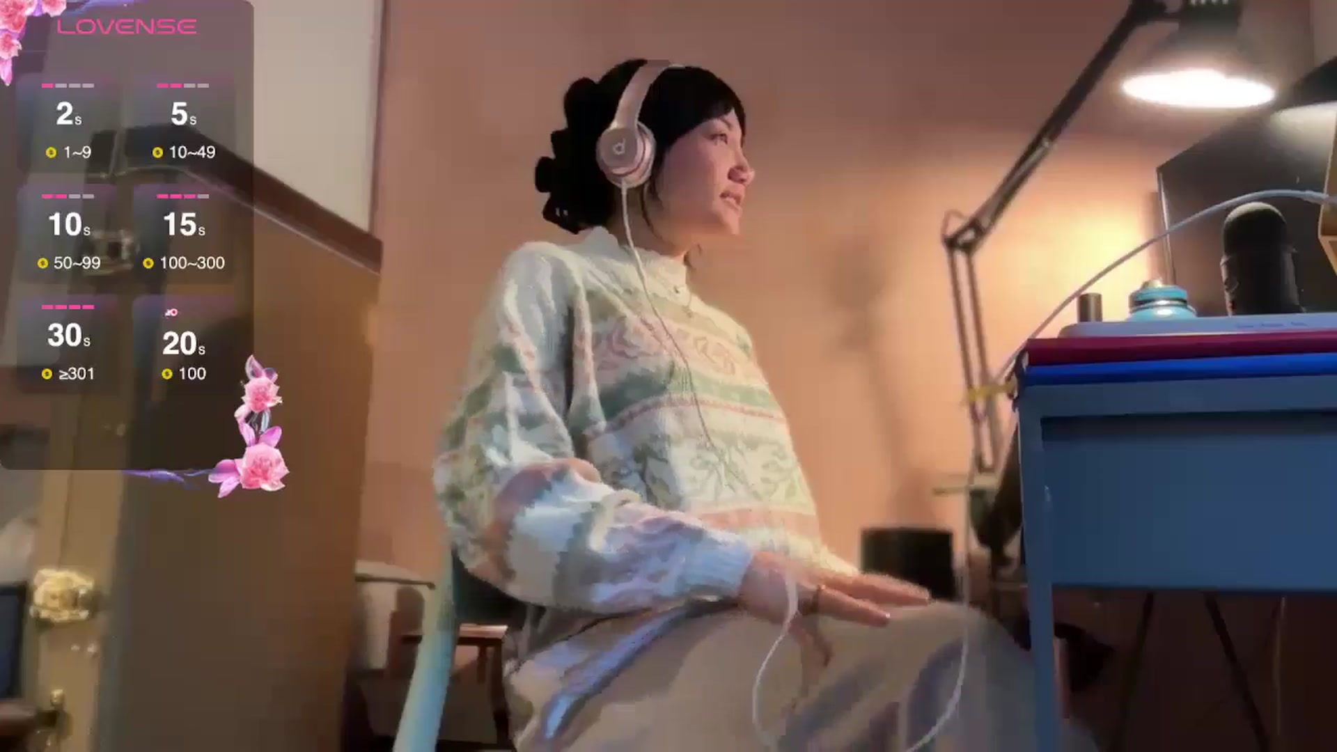 Gallery image thumbnail from luna_tsukiko's myfreecams stream on, 11/13/2024, 16:20 image 7 of 20