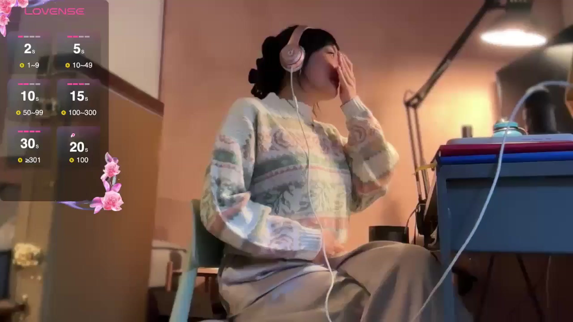 Gallery image thumbnail from luna_tsukiko's myfreecams stream on, 11/13/2024, 16:20 image 19 of 20