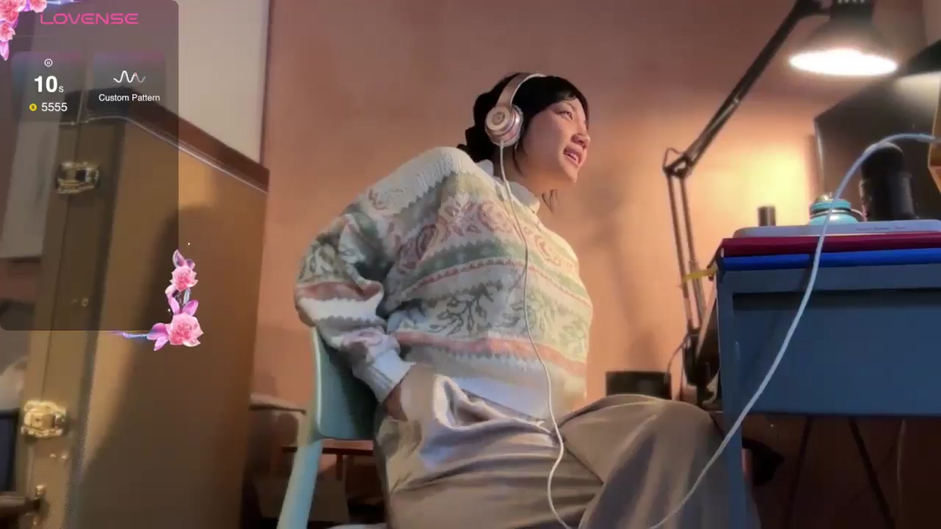 Gallery image thumbnail from luna_tsukiko's myfreecams stream on, 11/13/2024, 16:20 image 15 of 20