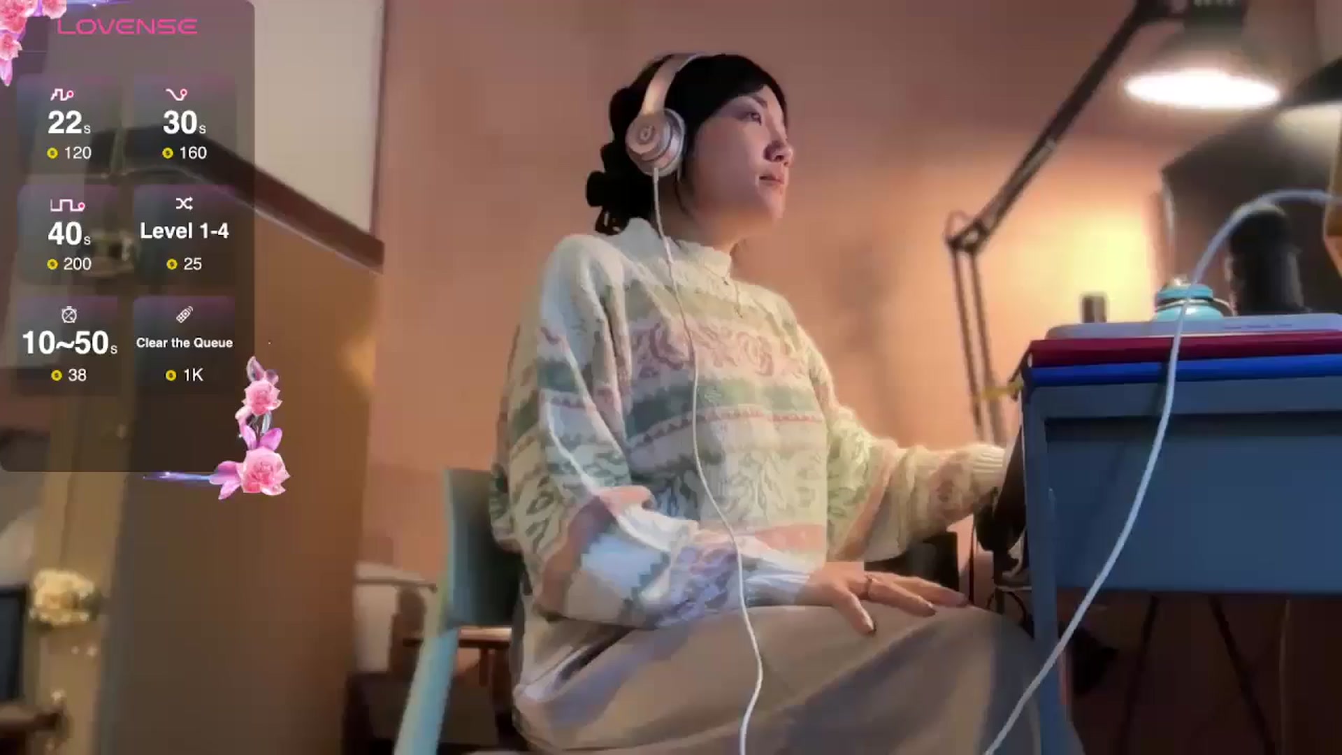 Gallery image thumbnail from luna_tsukiko's myfreecams stream on, 11/13/2024, 16:20 image 10 of 20