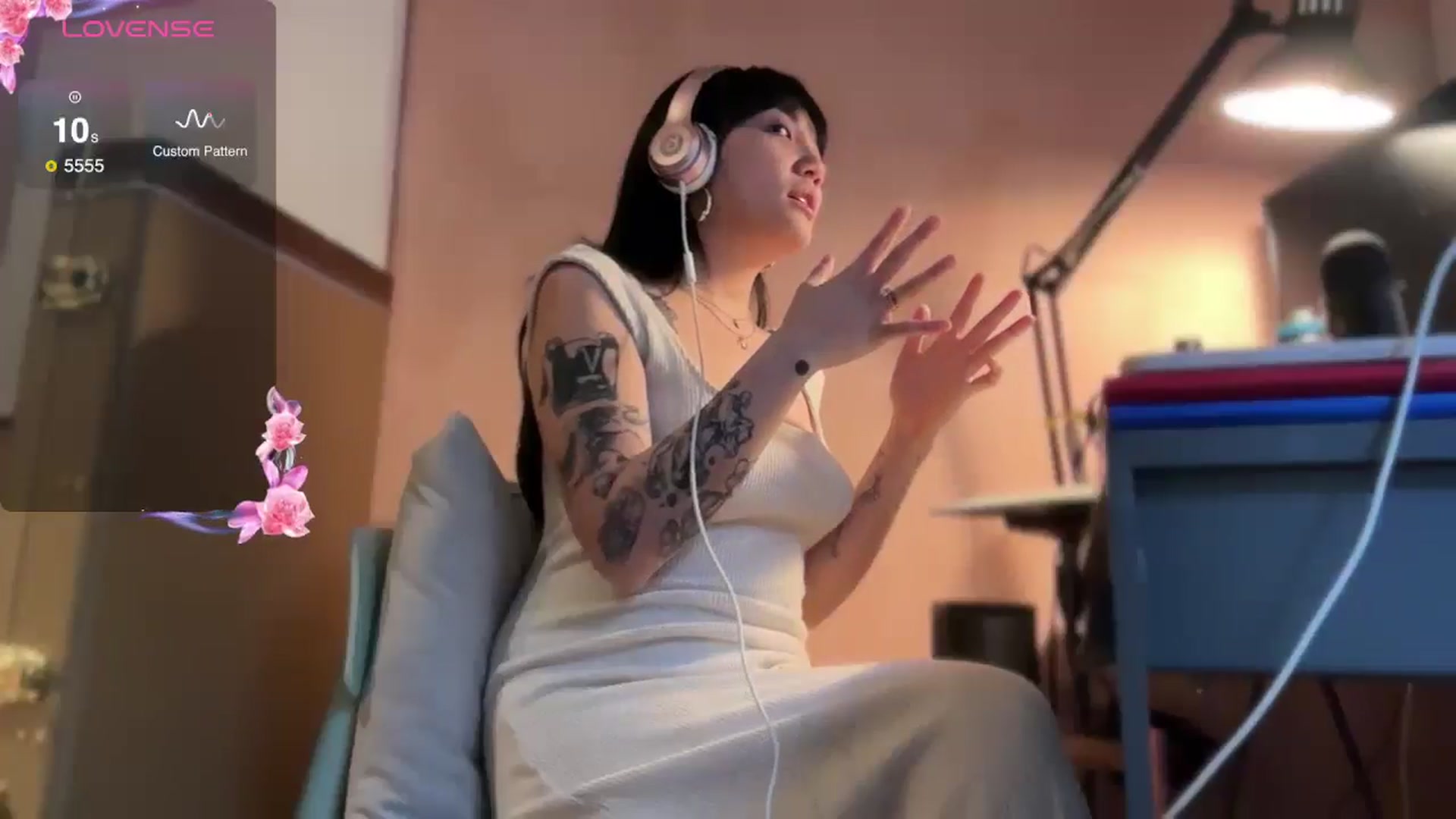Gallery image thumbnail from luna_tsukiko's myfreecams stream on, 11/16/2024, 16:30 image 4 of 20