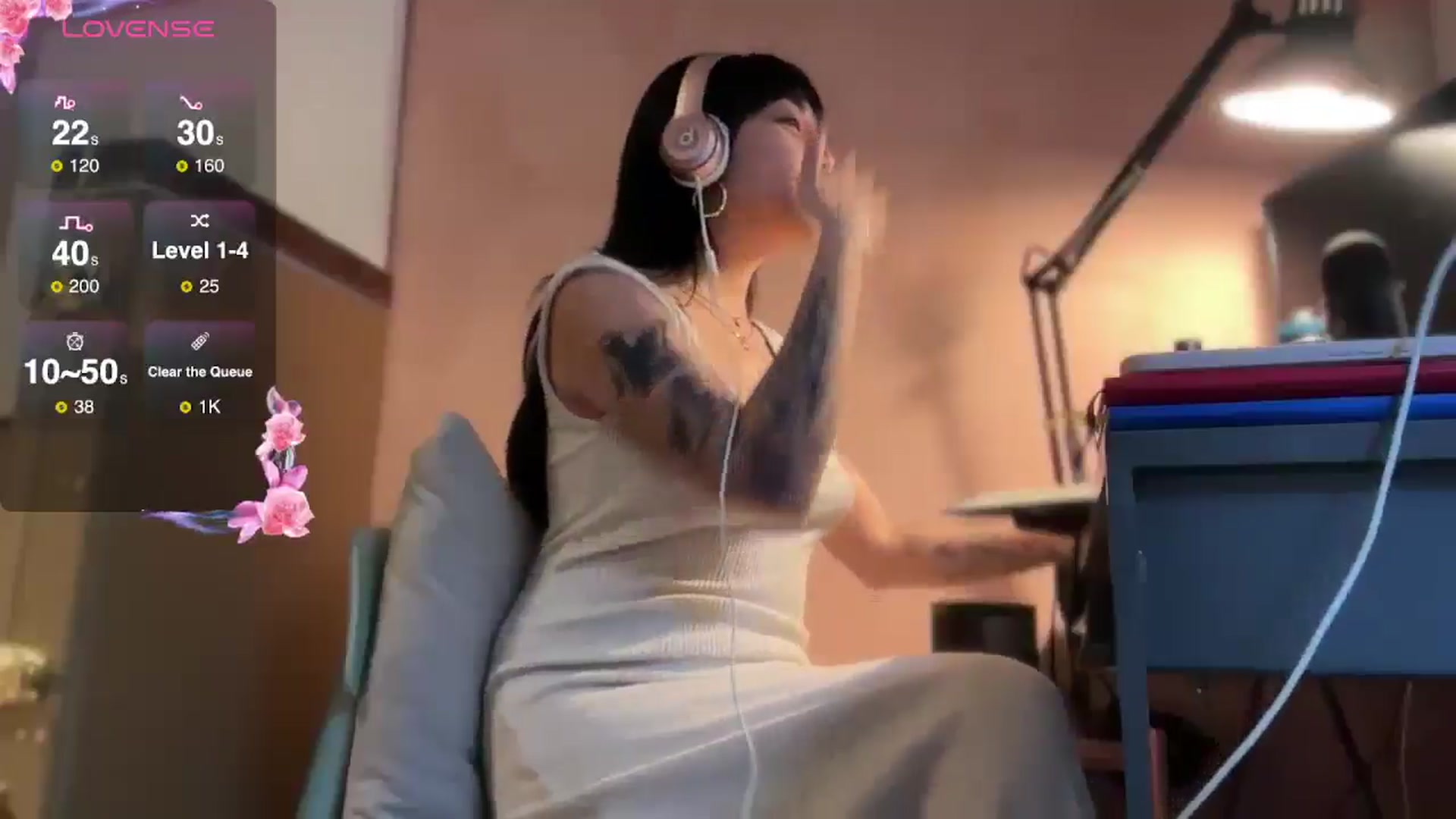 Gallery image thumbnail from luna_tsukiko's myfreecams stream on, 11/16/2024, 16:30 image 5 of 20