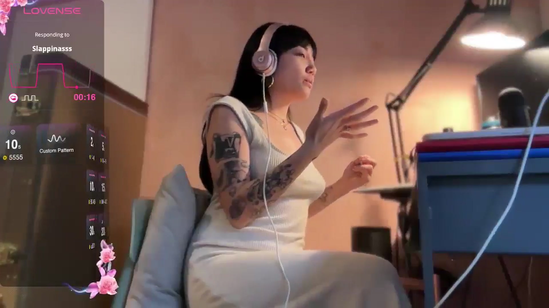 Gallery image thumbnail from luna_tsukiko's myfreecams stream on, 11/16/2024, 16:30 image 13 of 20