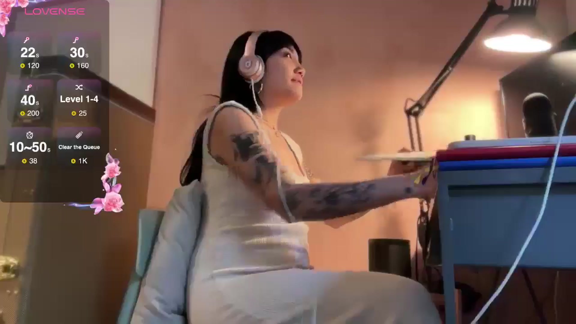 Gallery image thumbnail from luna_tsukiko's myfreecams stream on, 11/16/2024, 17:01 image 6 of 20