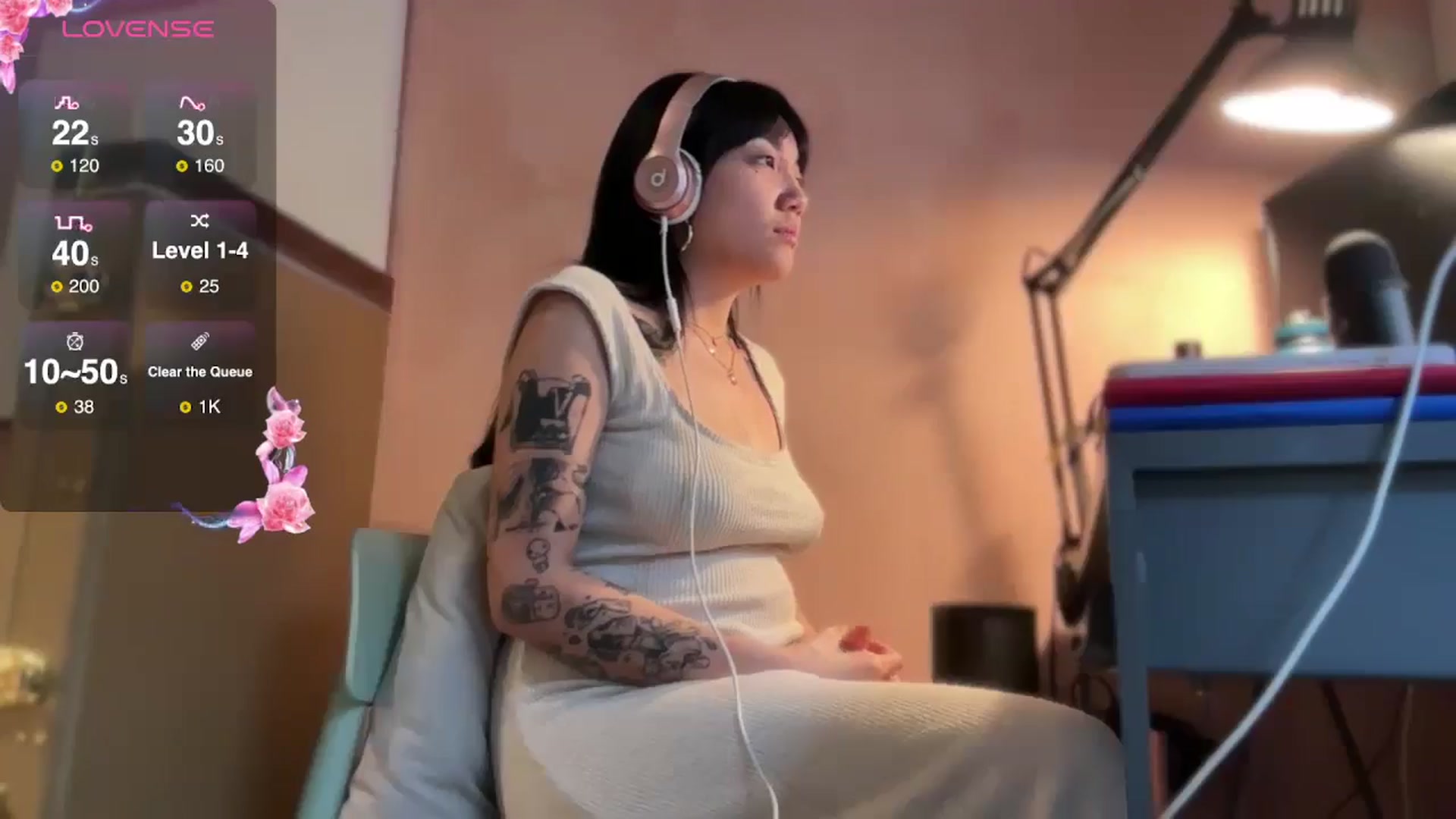 Gallery image thumbnail from luna_tsukiko's myfreecams stream on, 11/16/2024, 17:46 image 15 of 20