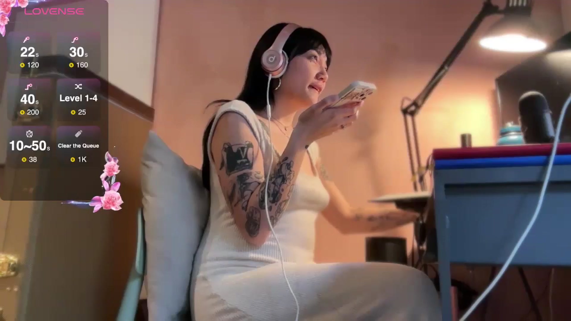 Gallery image thumbnail from luna_tsukiko's myfreecams stream on, 11/16/2024, 17:46 image 3 of 20