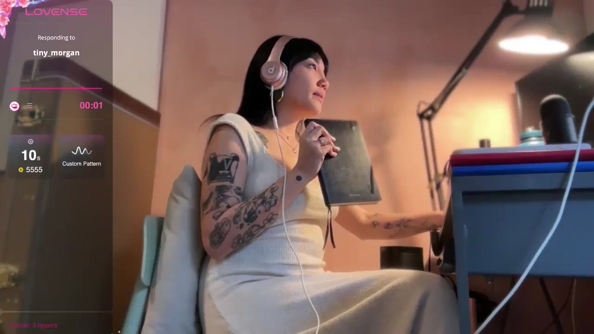 Gallery image thumbnail from luna_tsukiko's myfreecams stream on, 11/16/2024, 17:46 image 7 of 20