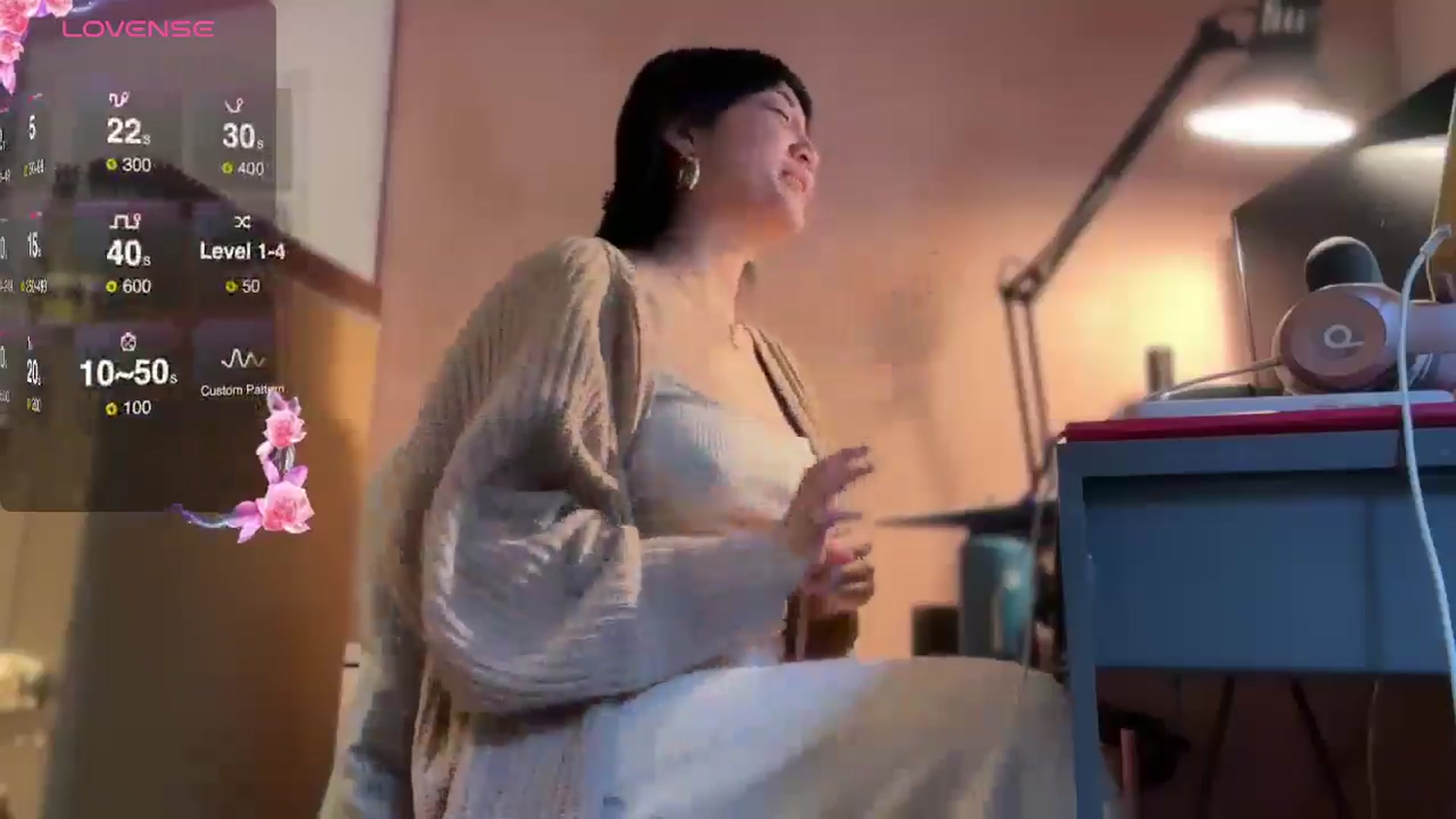 Gallery image thumbnail from luna_tsukiko's myfreecams stream on, 11/19/2024, 14:27 image 10 of 20