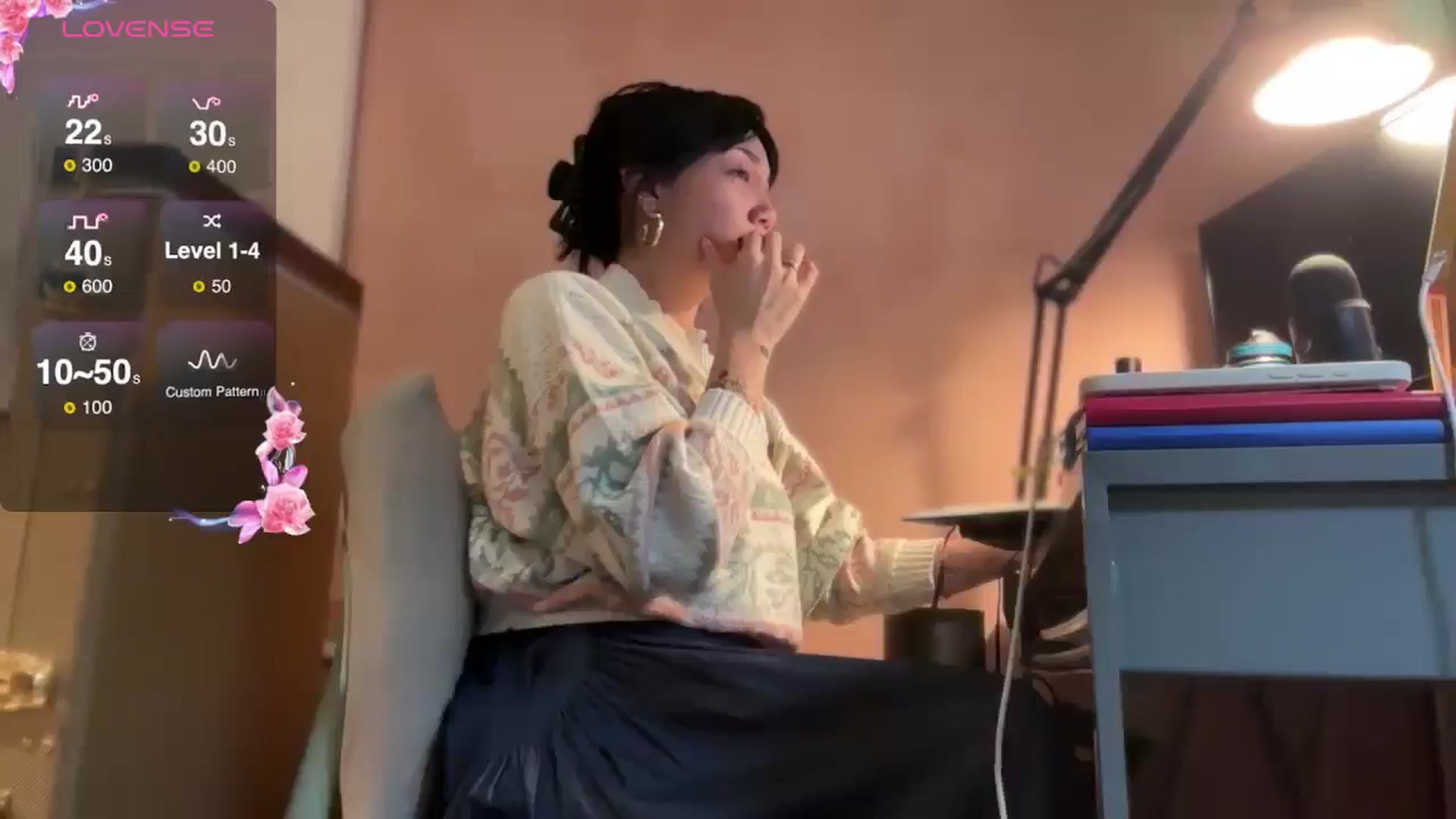 Gallery image thumbnail from luna_tsukiko's myfreecams stream on, 11/20/2024, 14:37 image 15 of 20