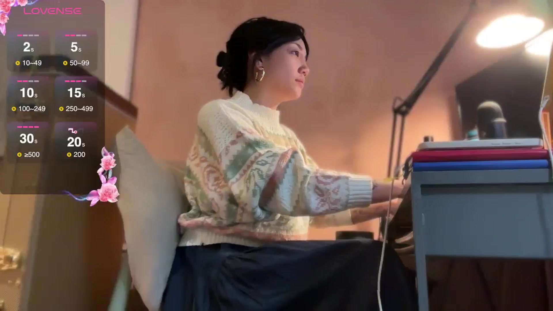 Gallery image thumbnail from luna_tsukiko's myfreecams stream on, 11/20/2024, 15:42 image 3 of 20