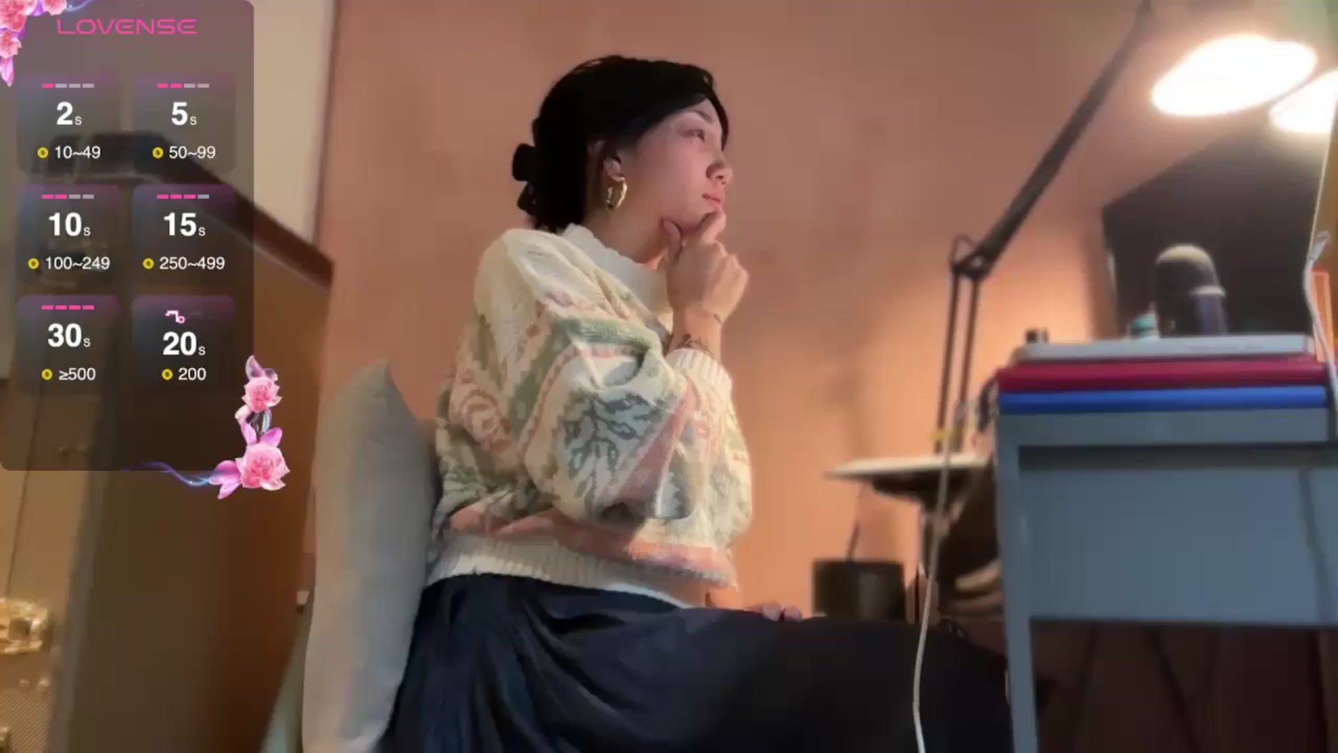 Gallery image thumbnail from luna_tsukiko's myfreecams stream on, 11/20/2024, 15:42 image 1 of 20