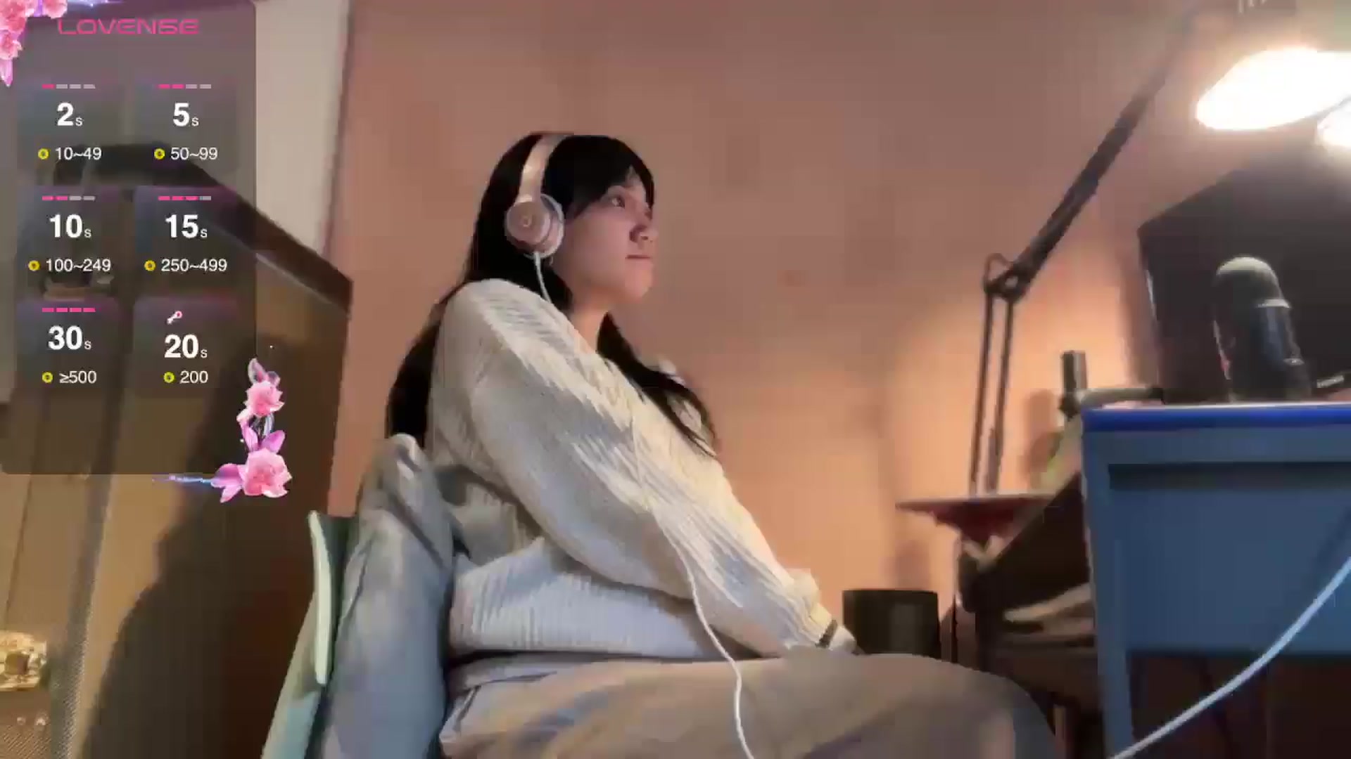 Gallery image thumbnail from luna_tsukiko's myfreecams stream on, 11/22/2024, 15:19 image 13 of 20