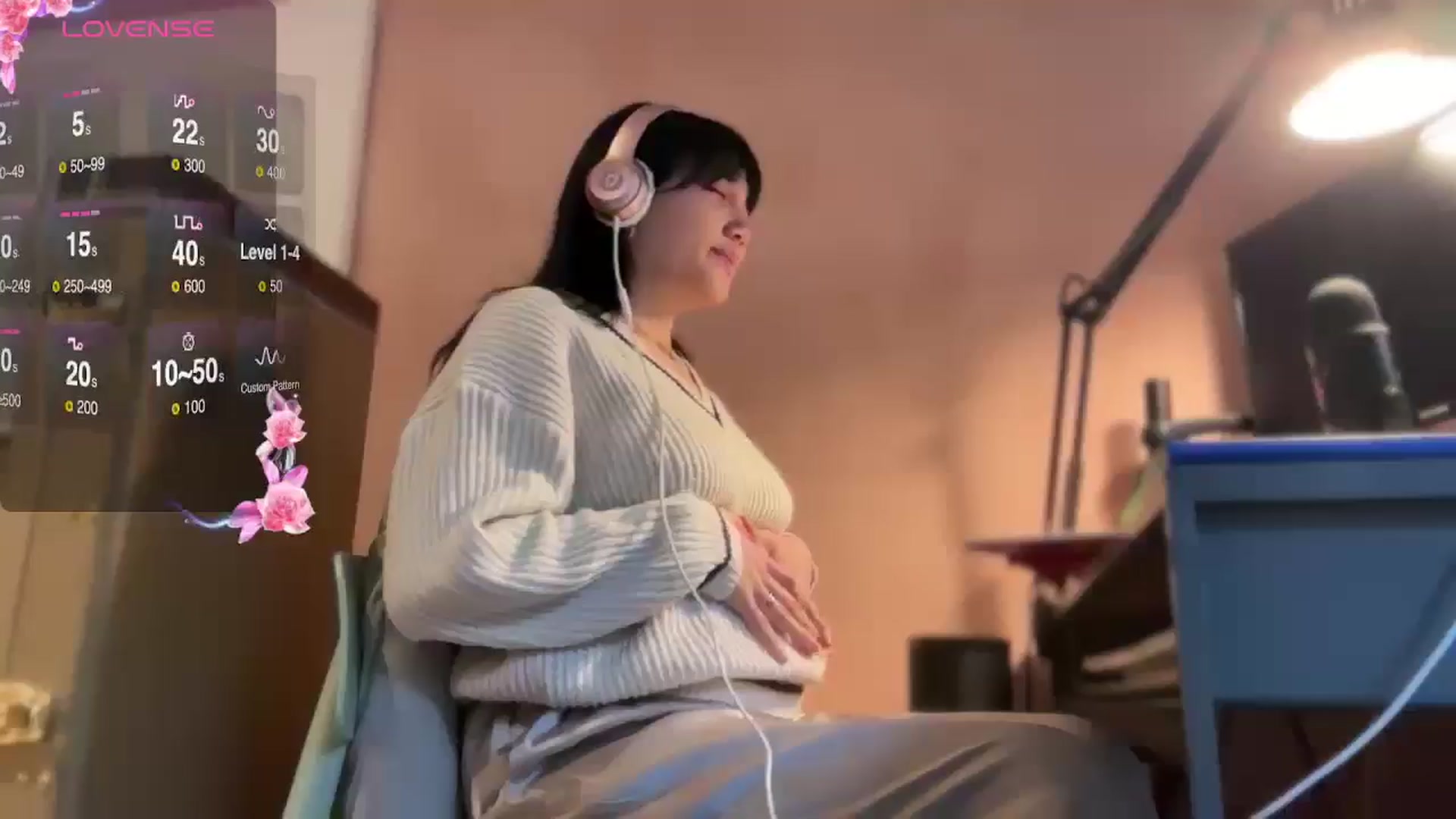 Gallery image thumbnail from luna_tsukiko's myfreecams stream on, 11/22/2024, 15:19 image 2 of 20