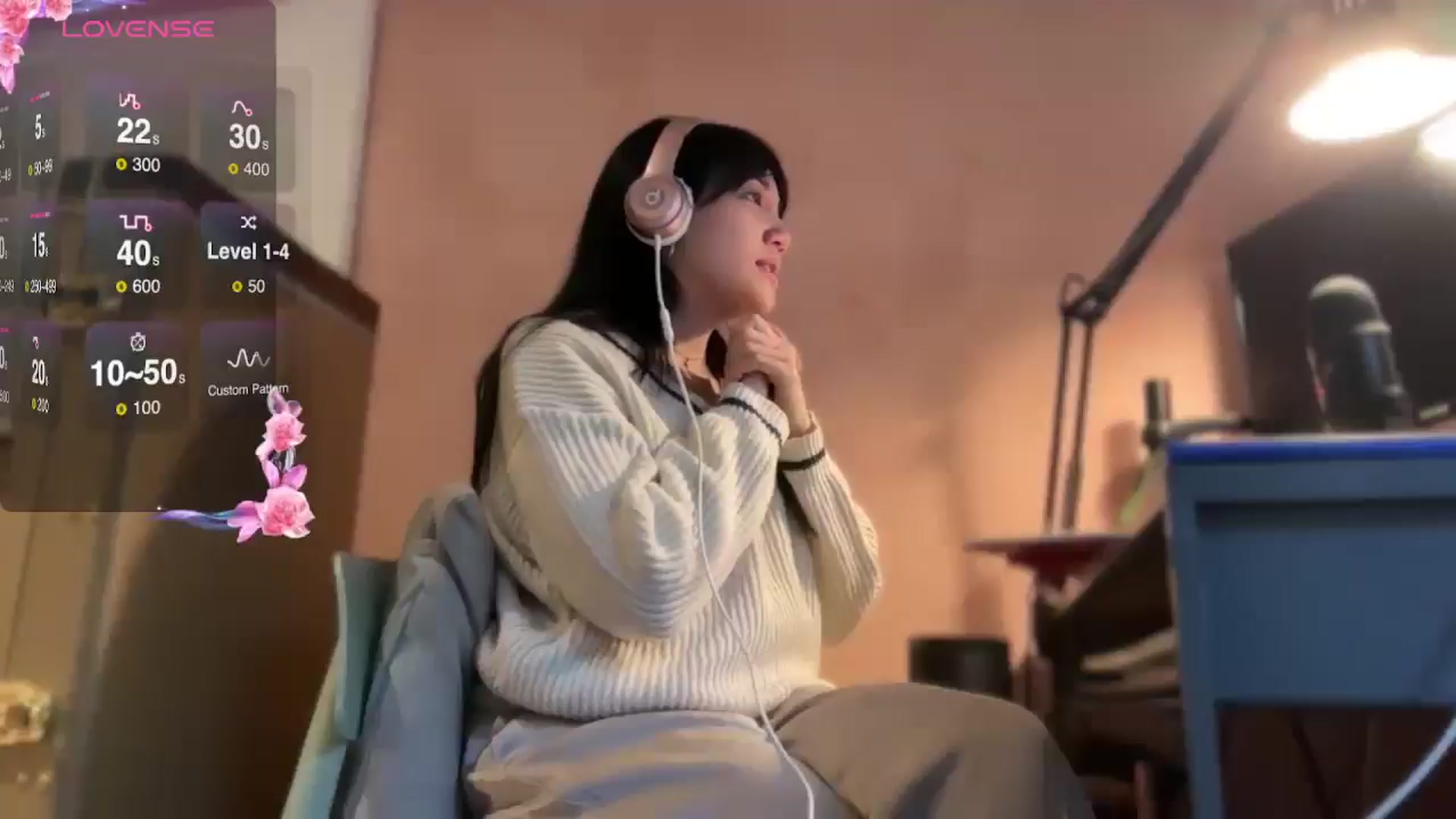 Gallery image thumbnail from luna_tsukiko's myfreecams stream on, 11/22/2024, 15:19 image 15 of 20