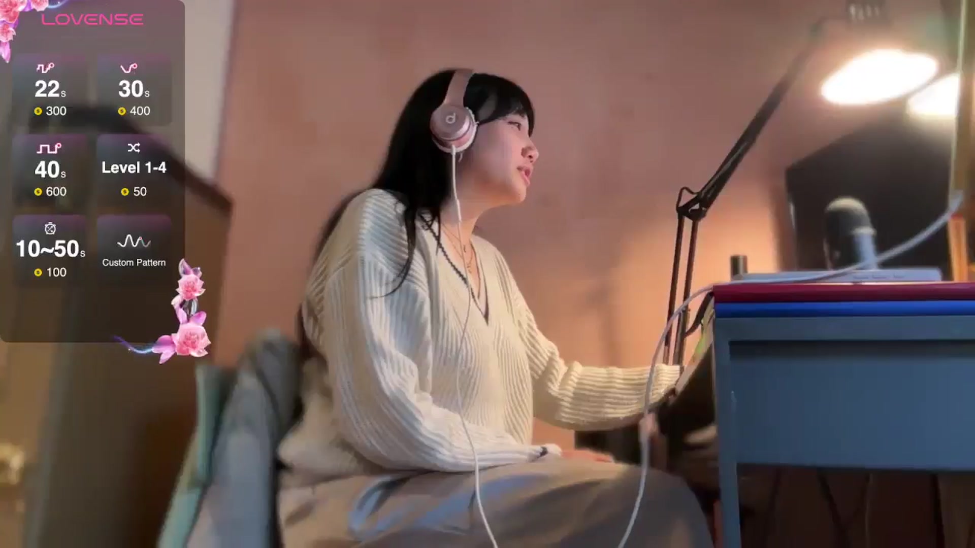 Gallery image thumbnail from luna_tsukiko's myfreecams stream on, 11/22/2024, 18:16 image 9 of 20