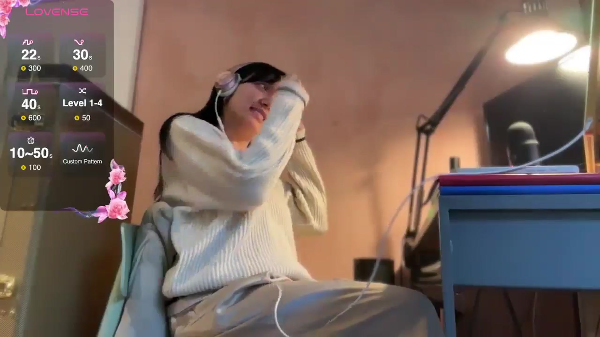 Gallery image thumbnail from luna_tsukiko's myfreecams stream on, 11/22/2024, 18:16 image 4 of 20