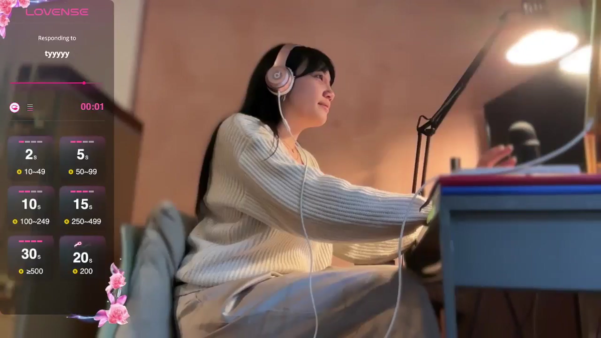 Gallery image thumbnail from luna_tsukiko's myfreecams stream on, 11/22/2024, 18:16 image 8 of 20