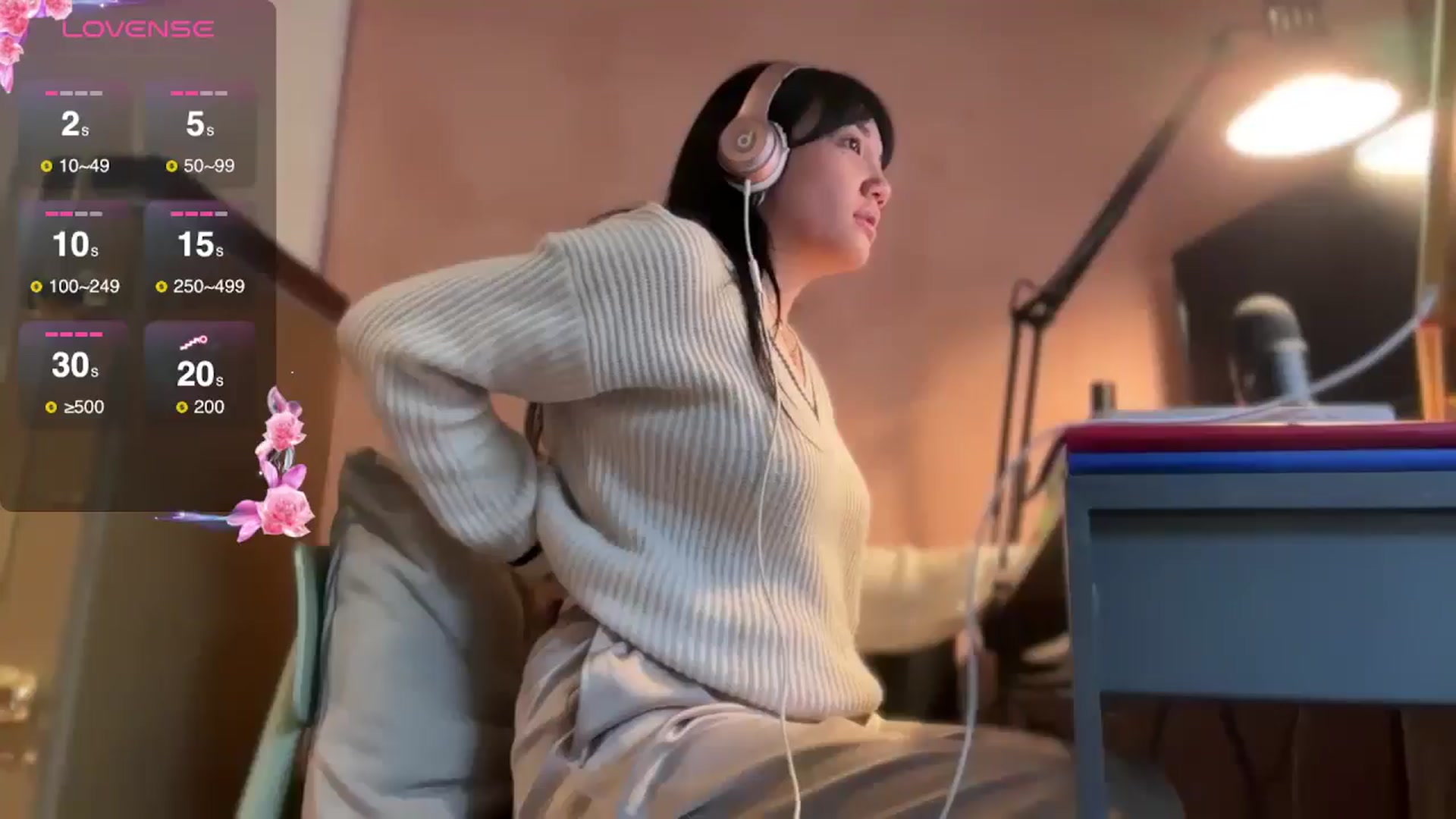 Gallery image thumbnail from luna_tsukiko's myfreecams stream on, 11/22/2024, 18:16 image 20 of 20